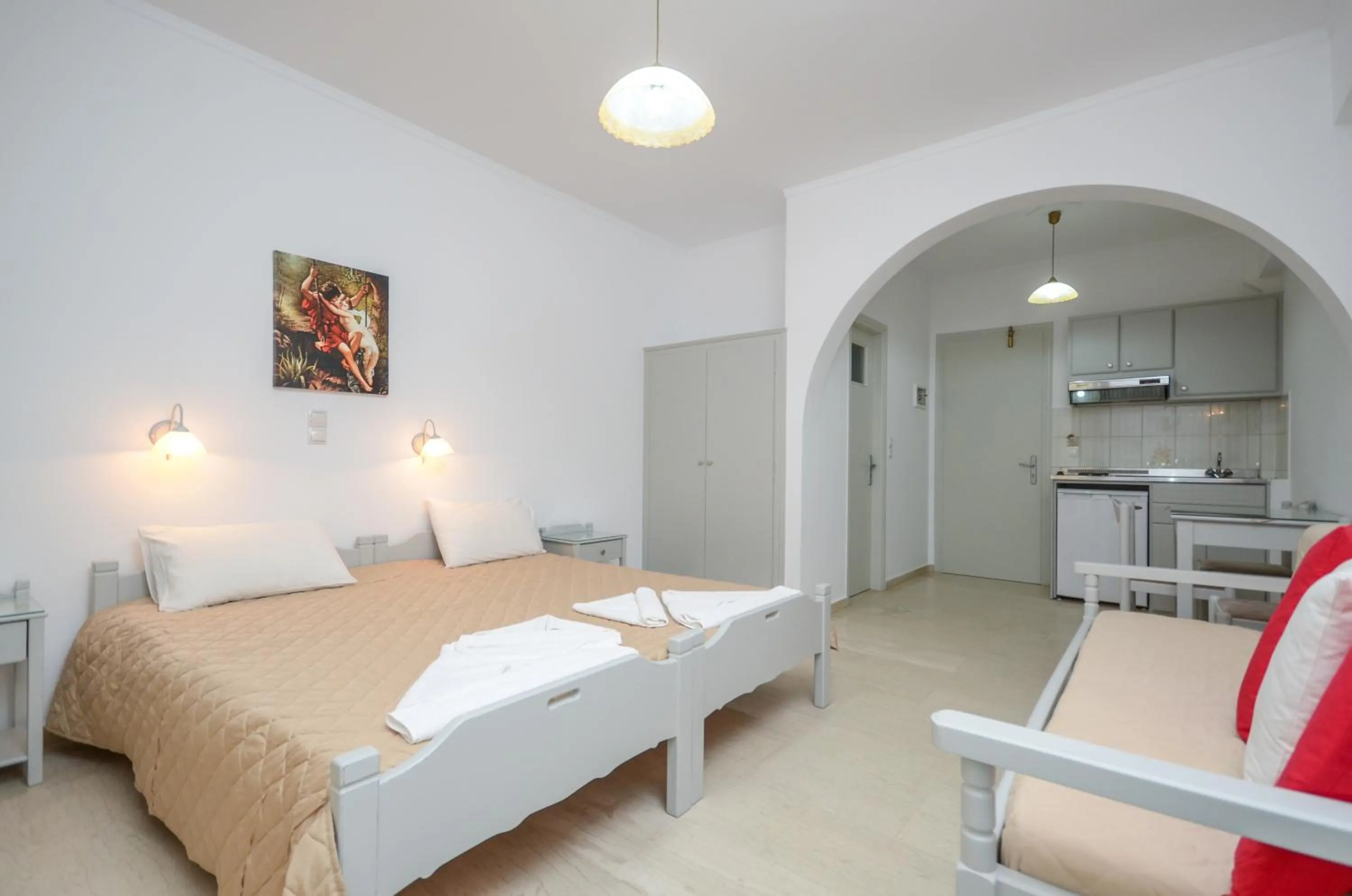 Bedroom, Bed in Golden Beach Studios Down Town