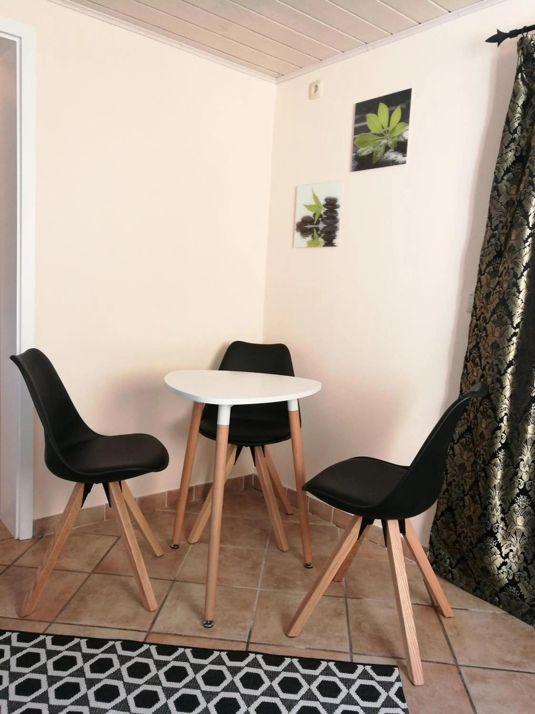 Decorative detail in Elbhangzimmer Dresden