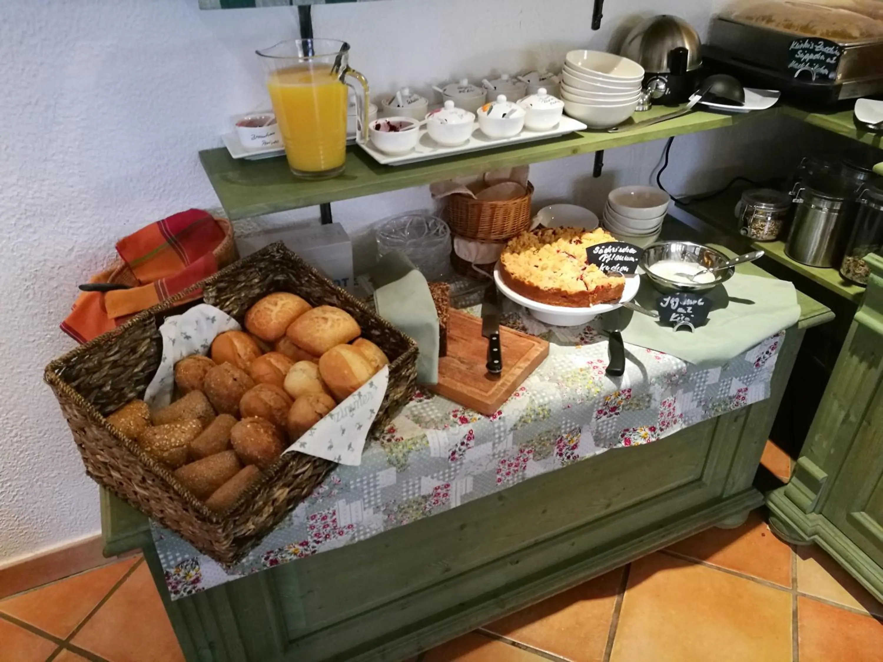 Buffet breakfast in Elbhangzimmer Dresden