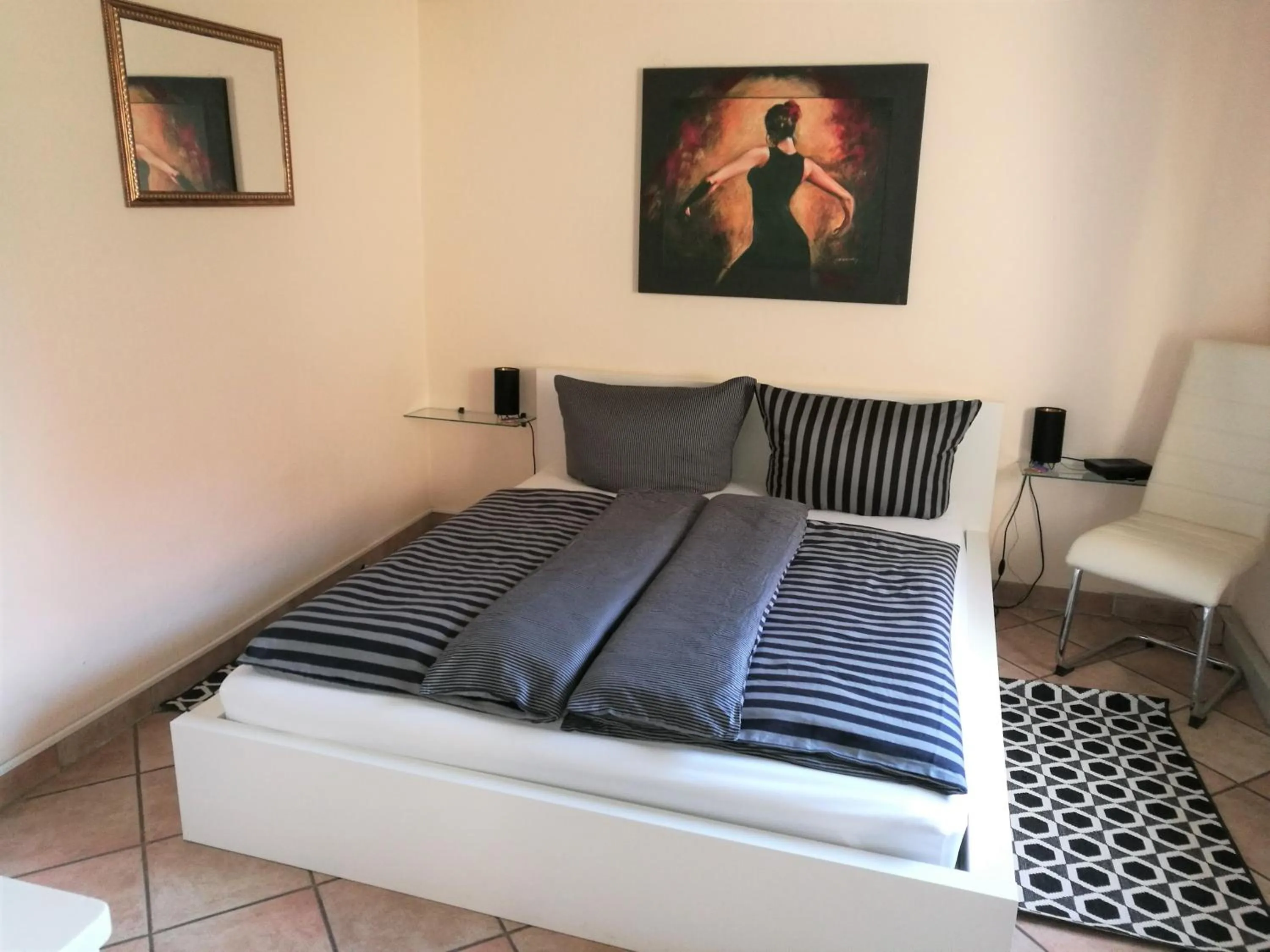 Bed in Elbhangzimmer Dresden