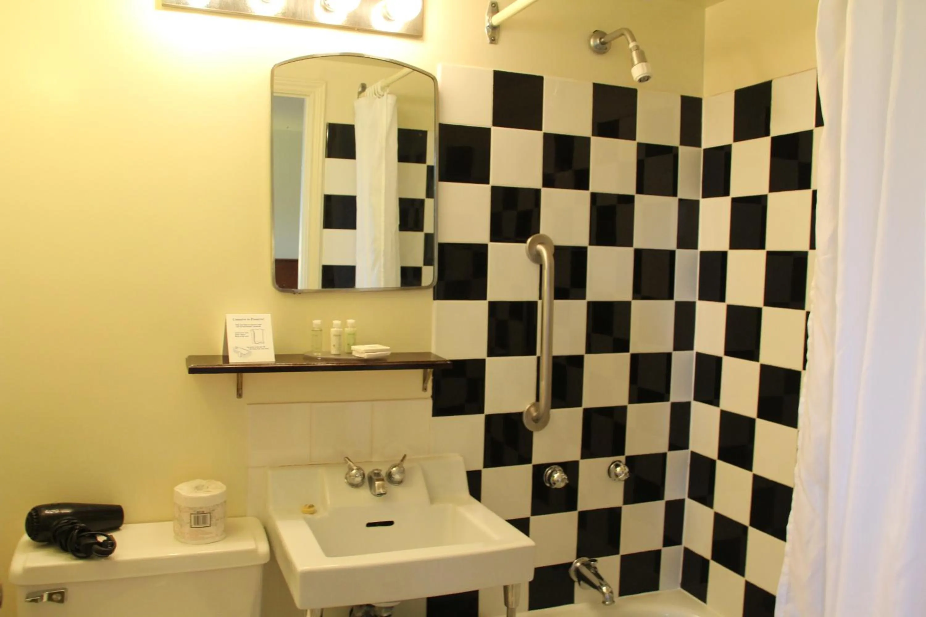 Bathroom in Inverary Resort