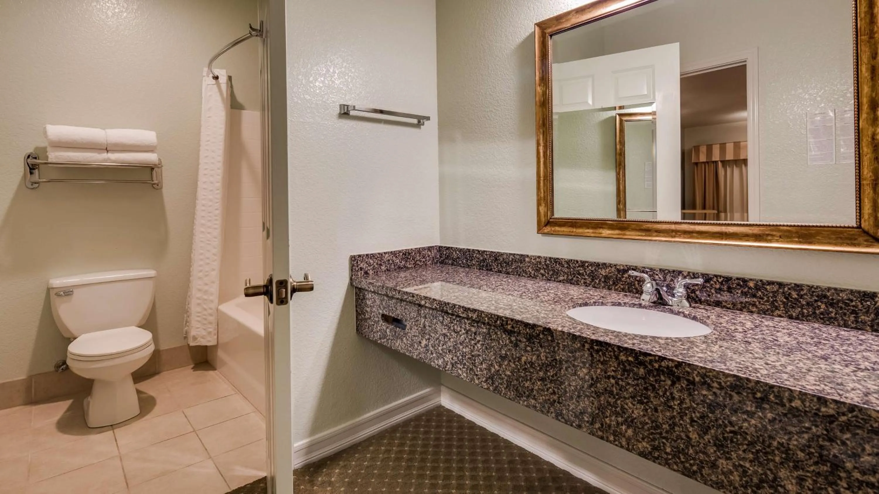 Bathroom in Best Western Plus Bayshore Inn