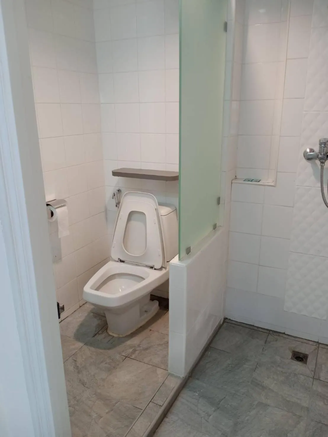 Toilet in Royal Garden Home Hotel