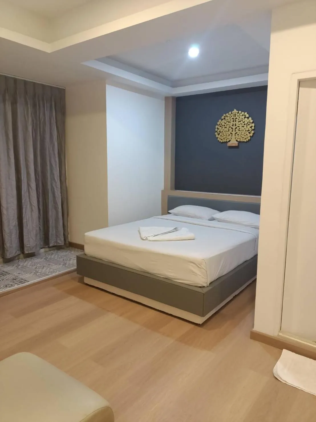 Bedroom, Bed in Royal Garden Home Hotel