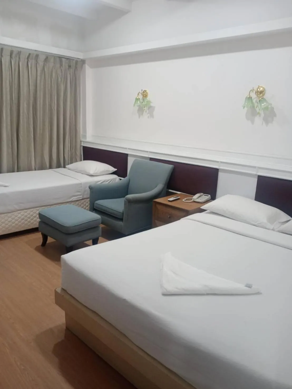 Bed in Royal Garden Home Hotel