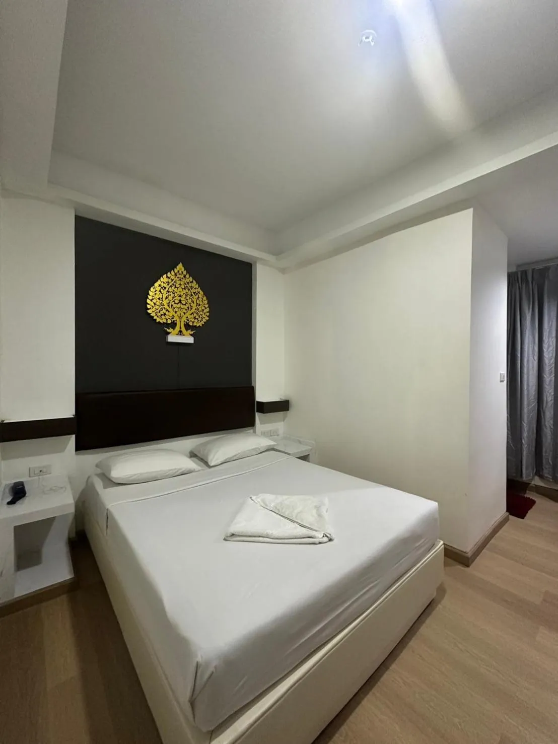 Photo of the whole room, Bed in Royal Garden Home Hotel