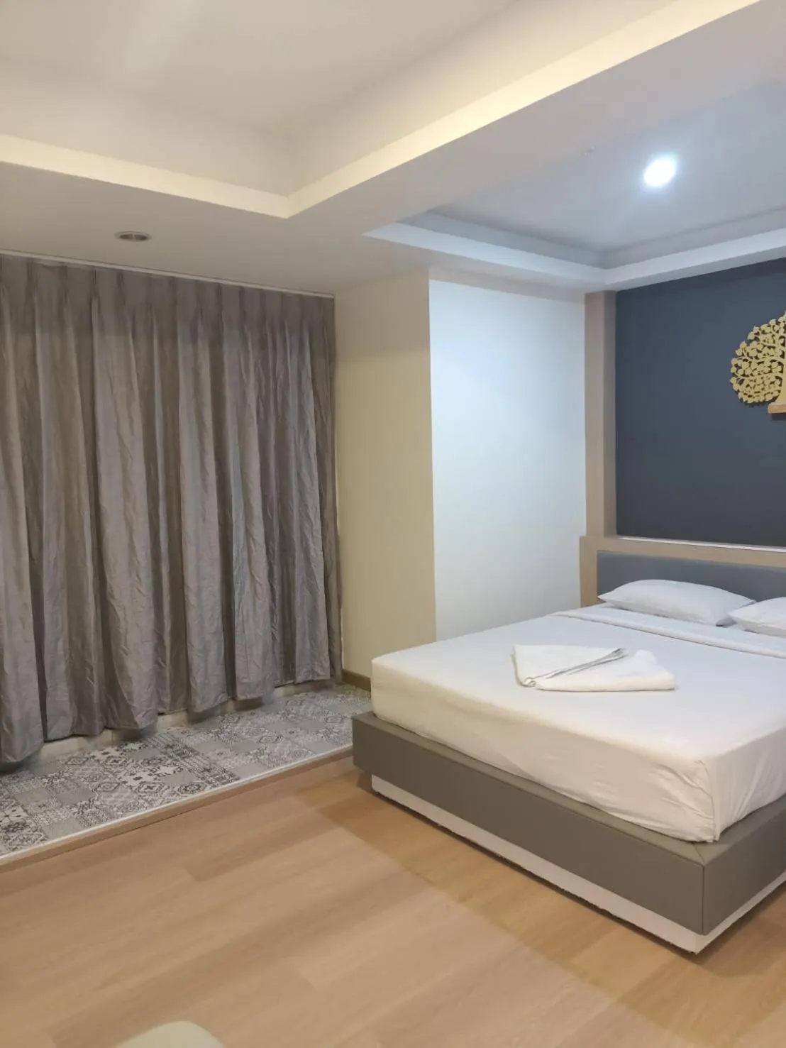 Bedroom, Bed in Royal Garden Home Hotel