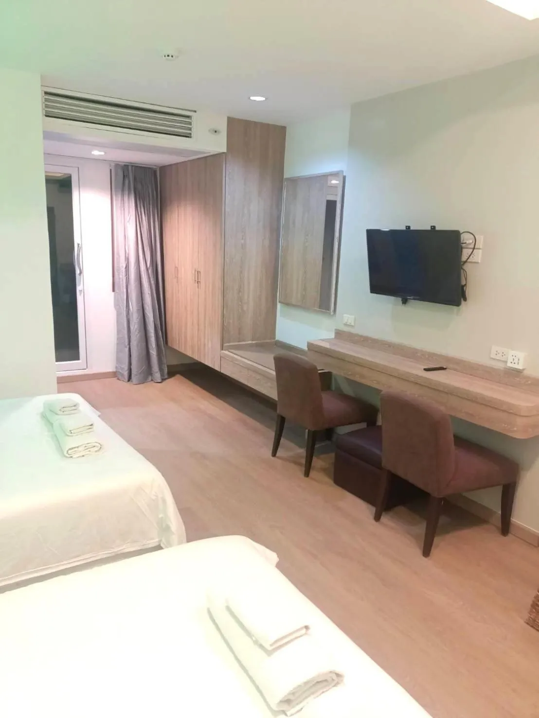 TV and multimedia, Bed in Royal Garden Home Hotel