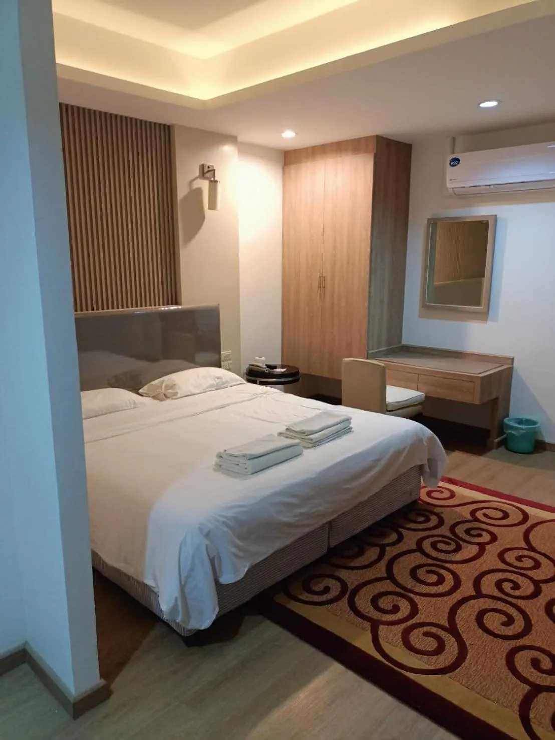 Bed in Royal Garden Home Hotel