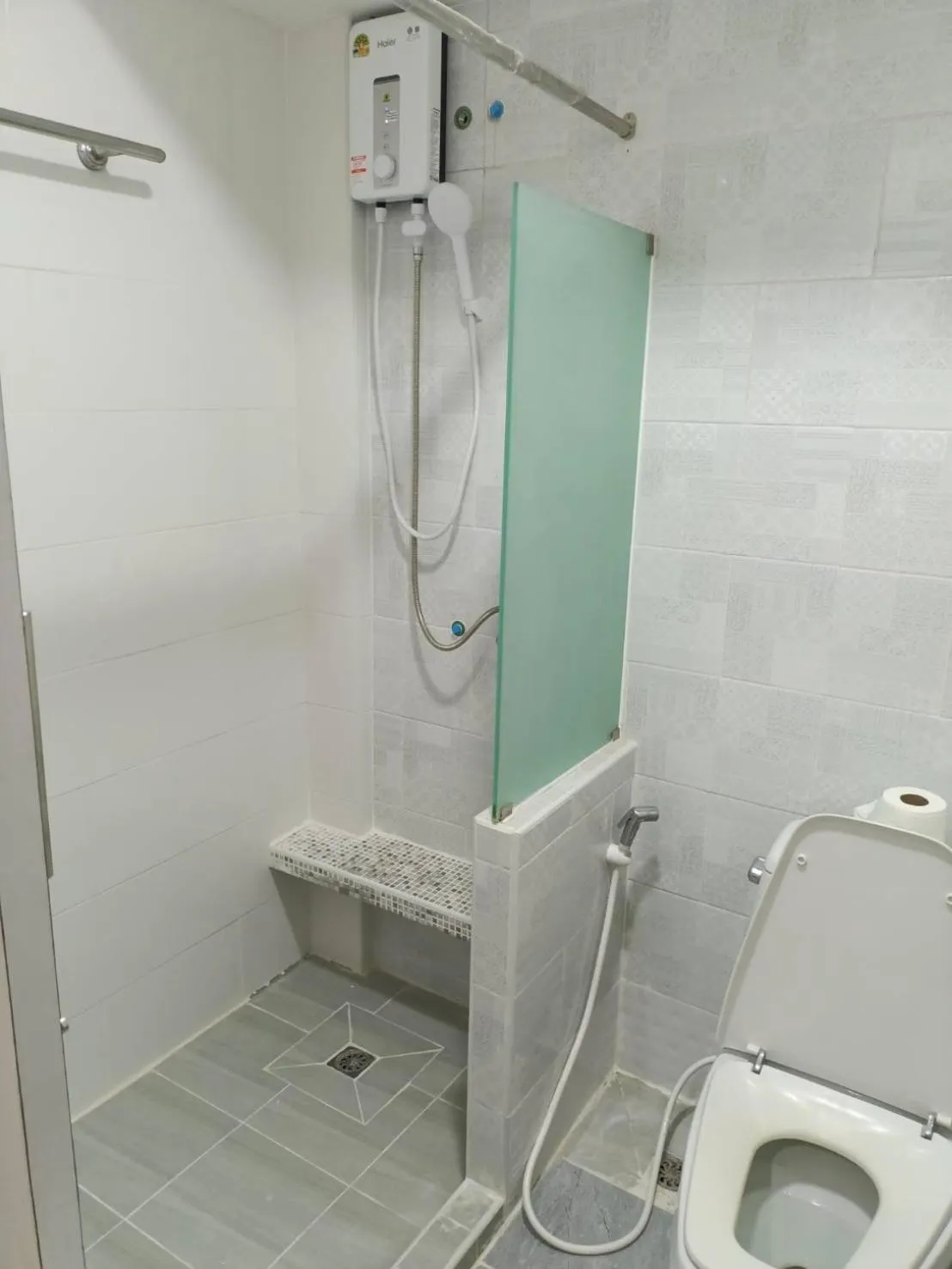 Shower in Royal Garden Home Hotel