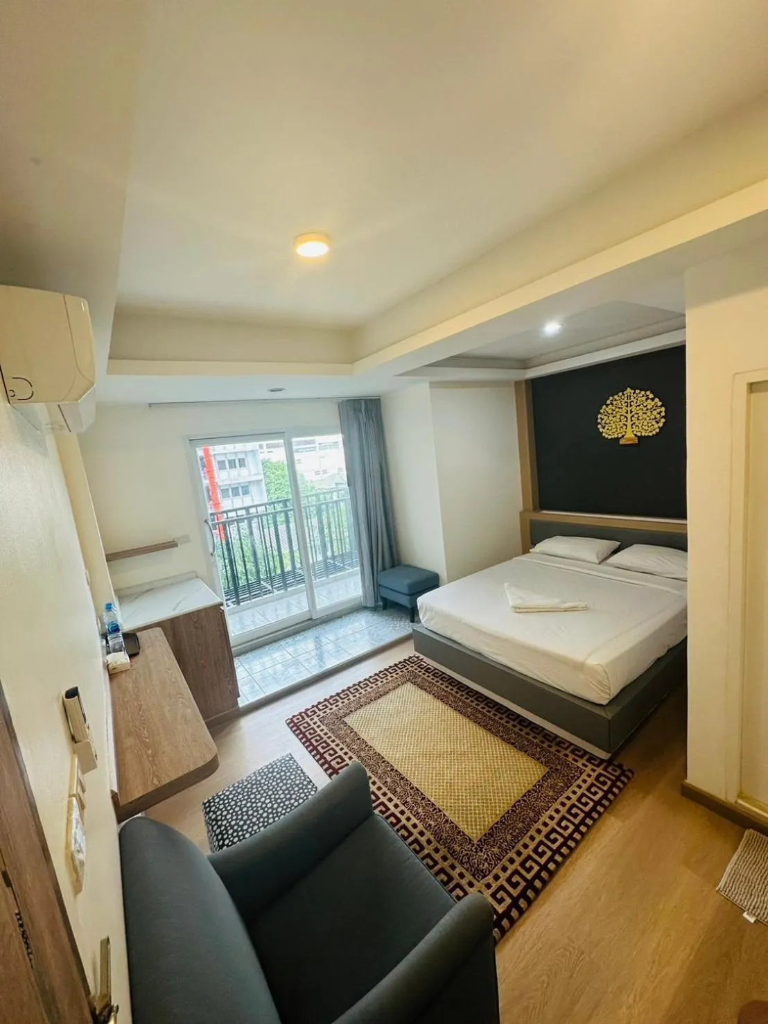 Photo of the whole room, Bed in Royal Garden Home Hotel