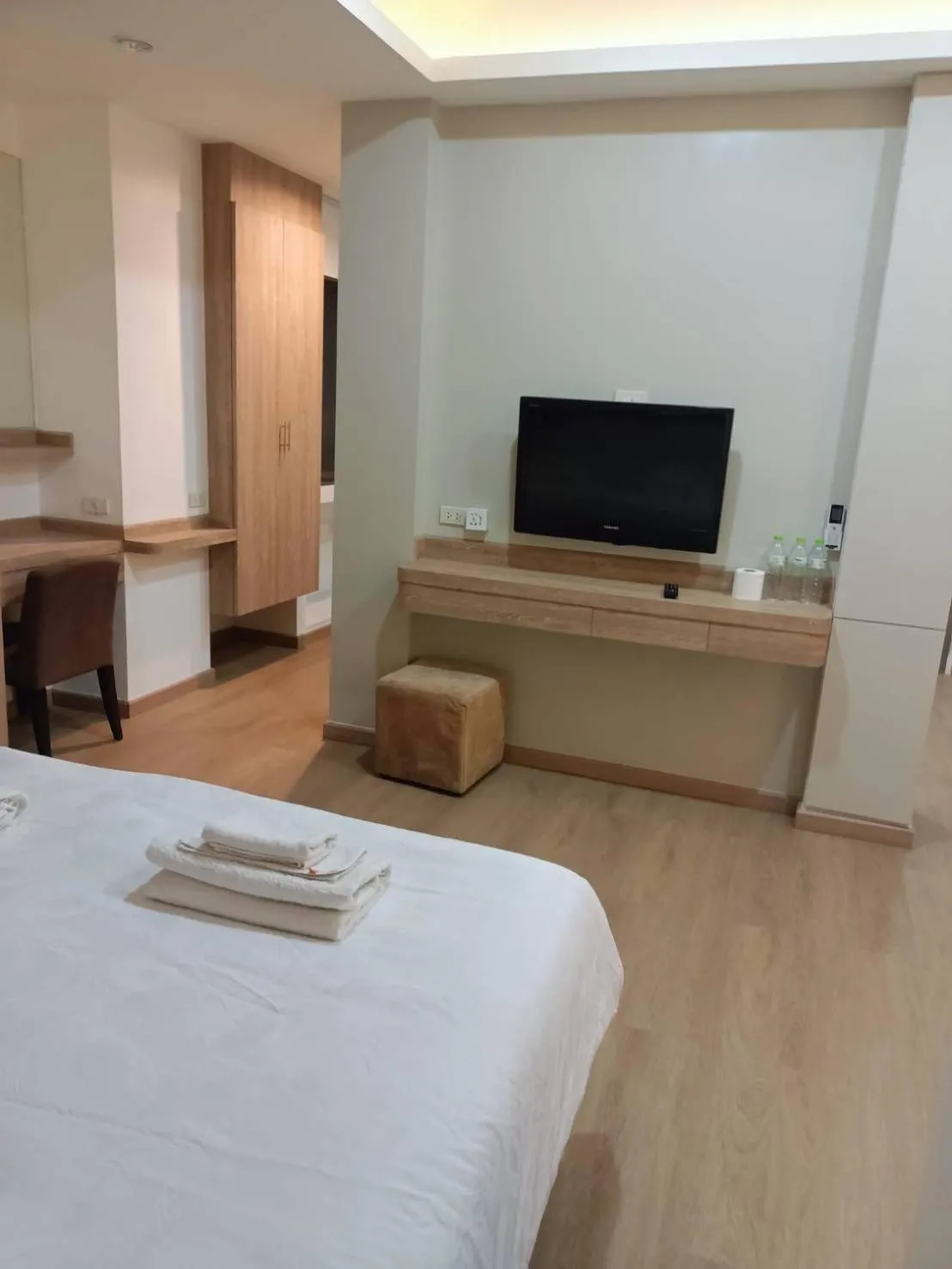 TV and multimedia, Bed in Royal Garden Home Hotel