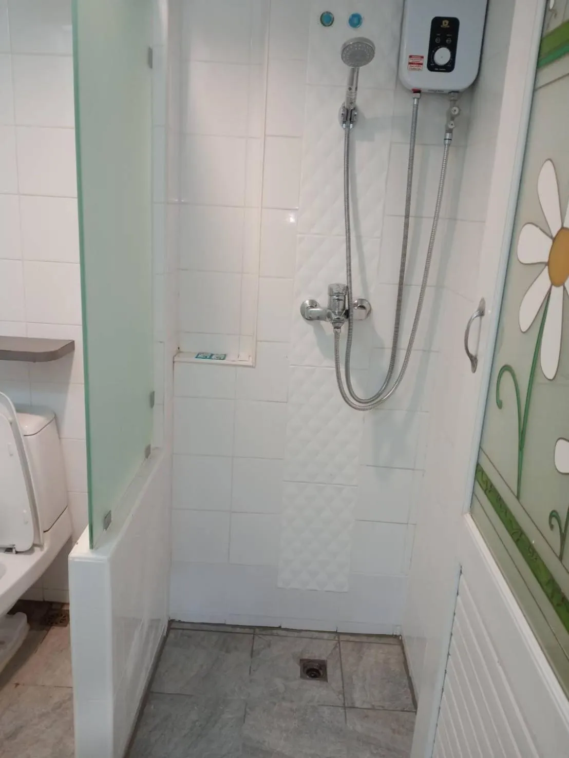 Shower in Royal Garden Home Hotel