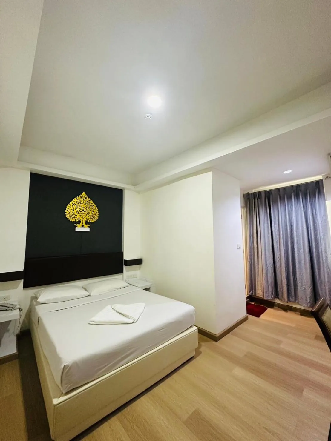 Bed in Royal Garden Home Hotel