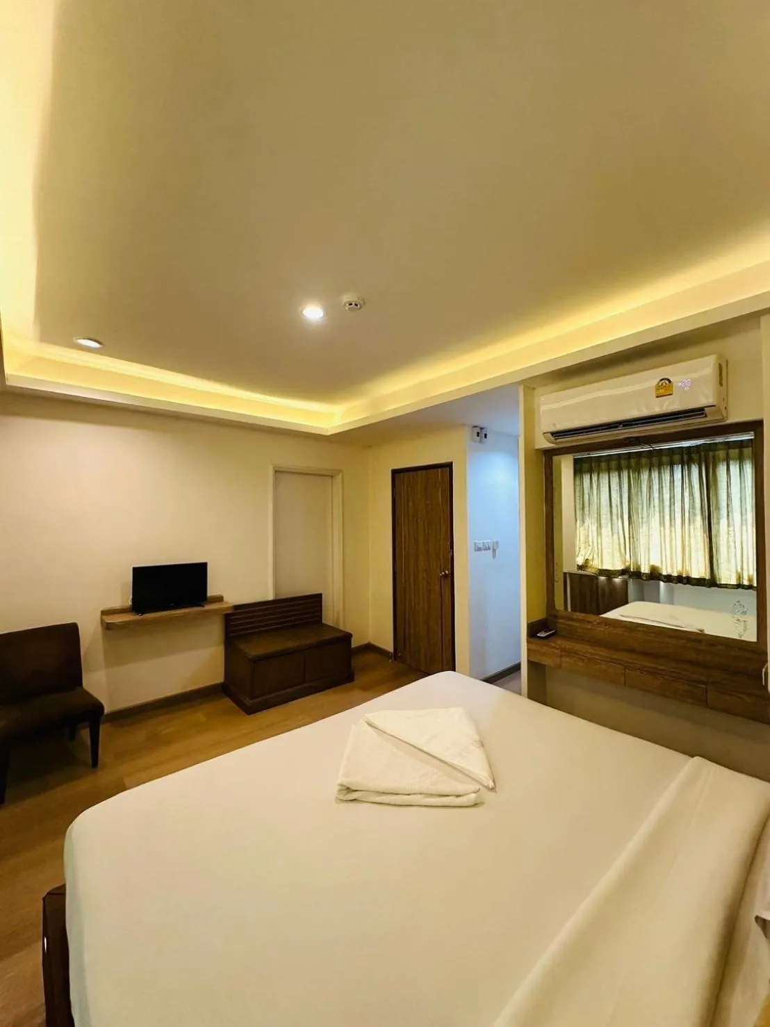 Bed in Royal Garden Home Hotel