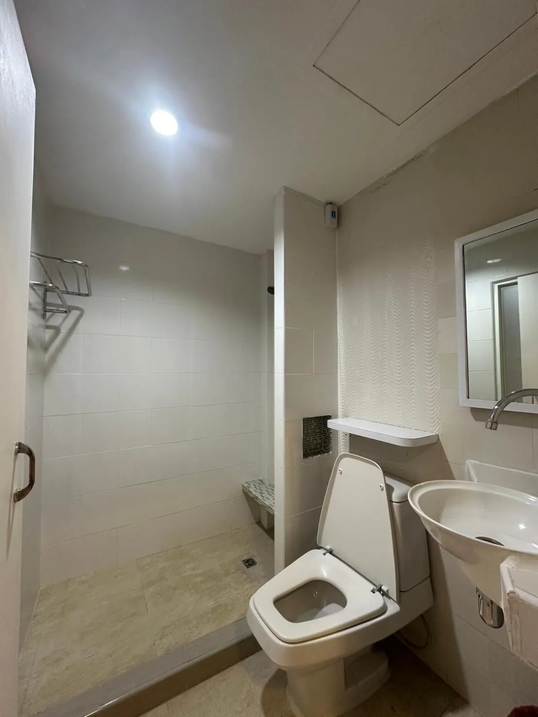 Toilet in Royal Garden Home Hotel