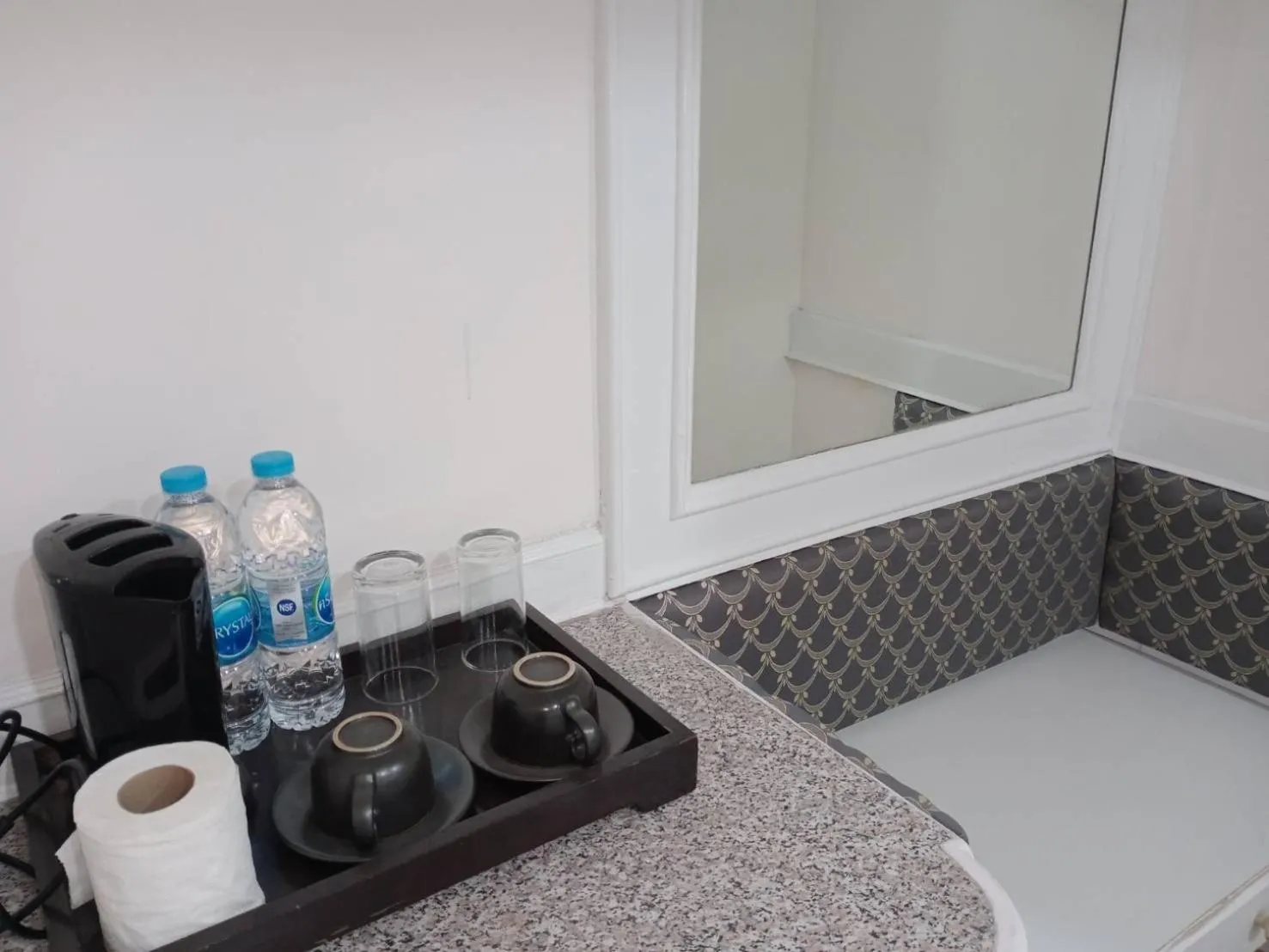 Coffee/tea facilities in Royal Garden Home Hotel