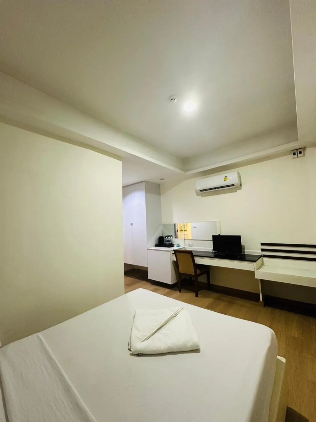 Bed in Royal Garden Home Hotel