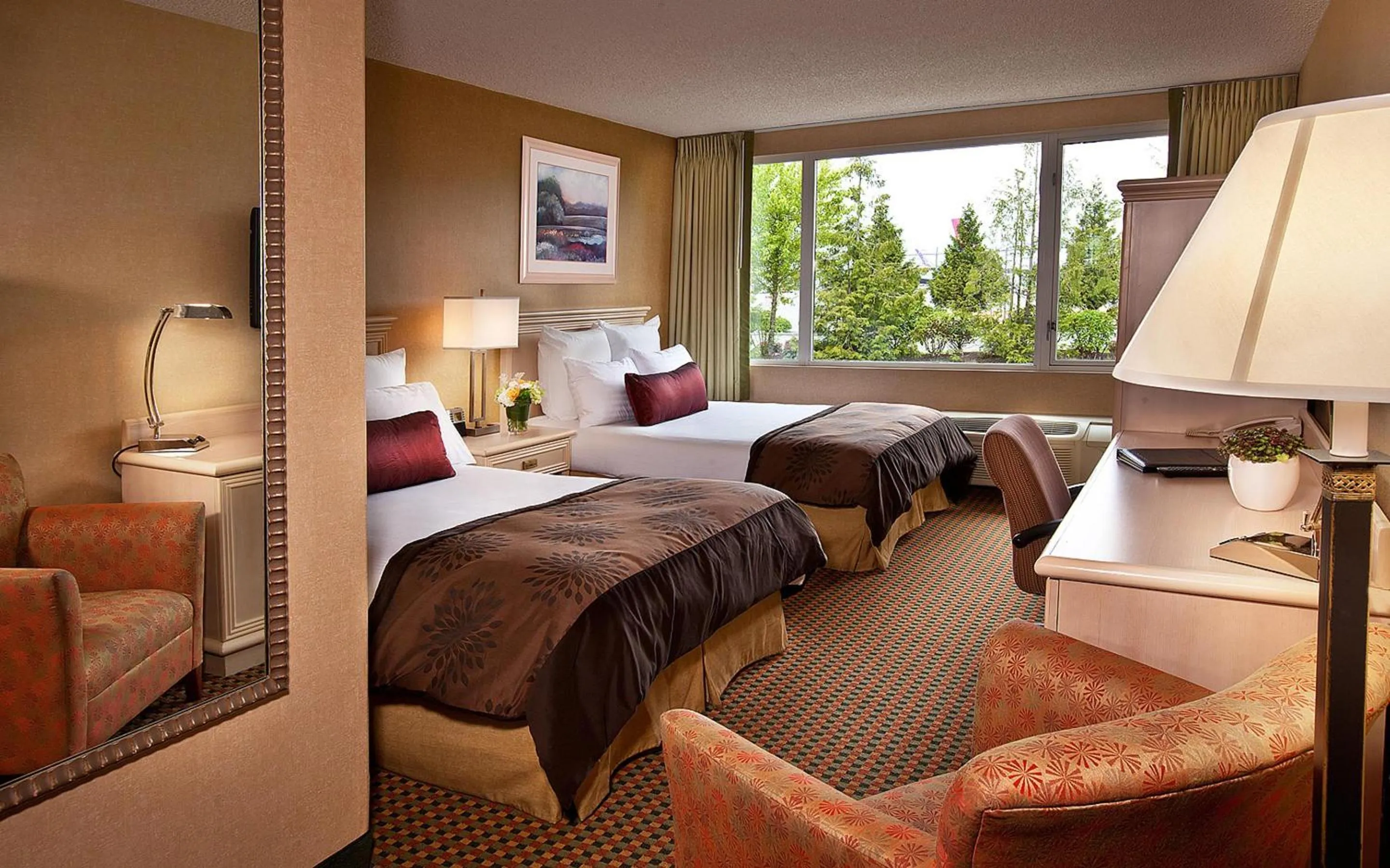 TV and multimedia, Bed in Coast Gateway Hotel