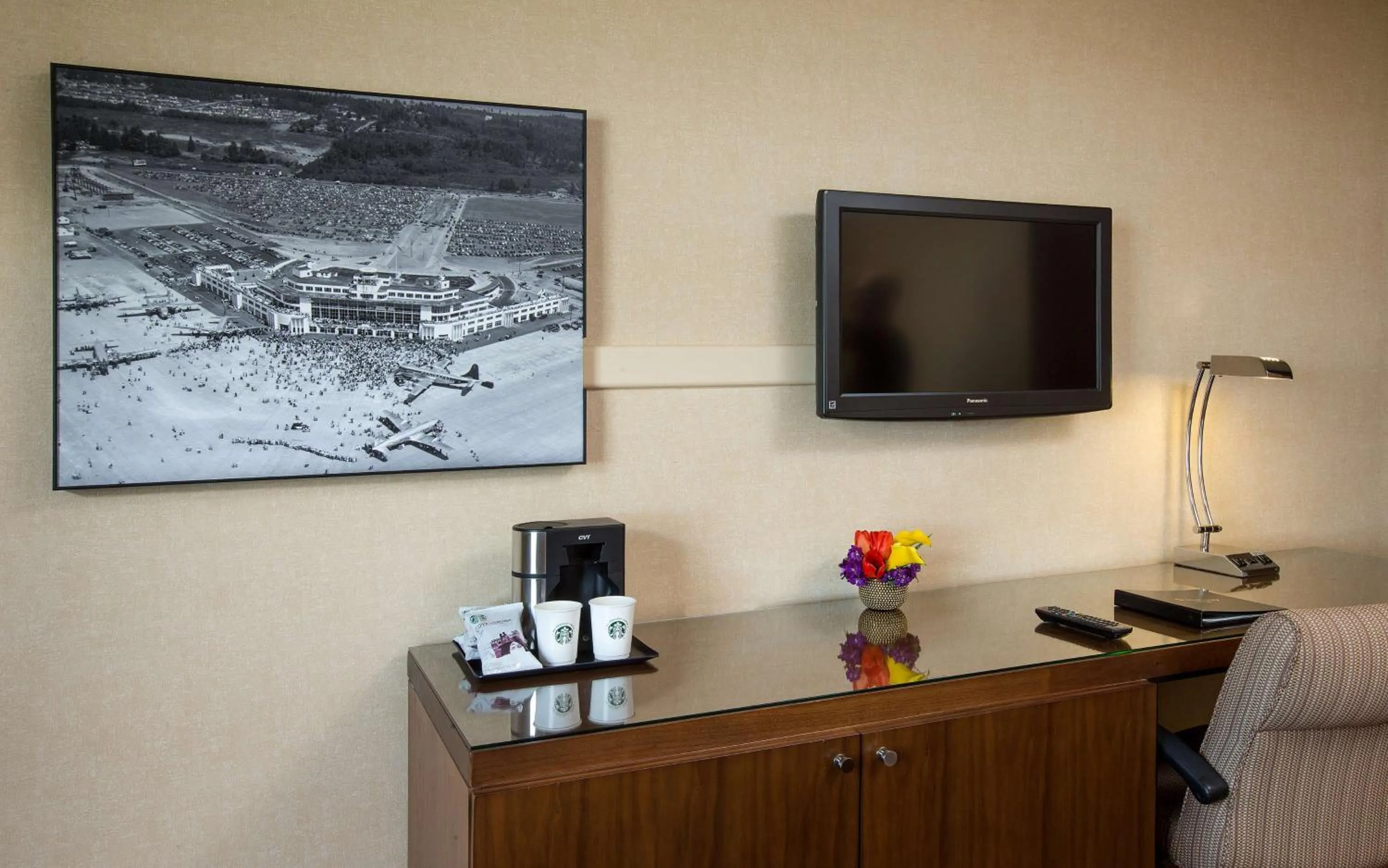 TV and multimedia in Coast Gateway Hotel