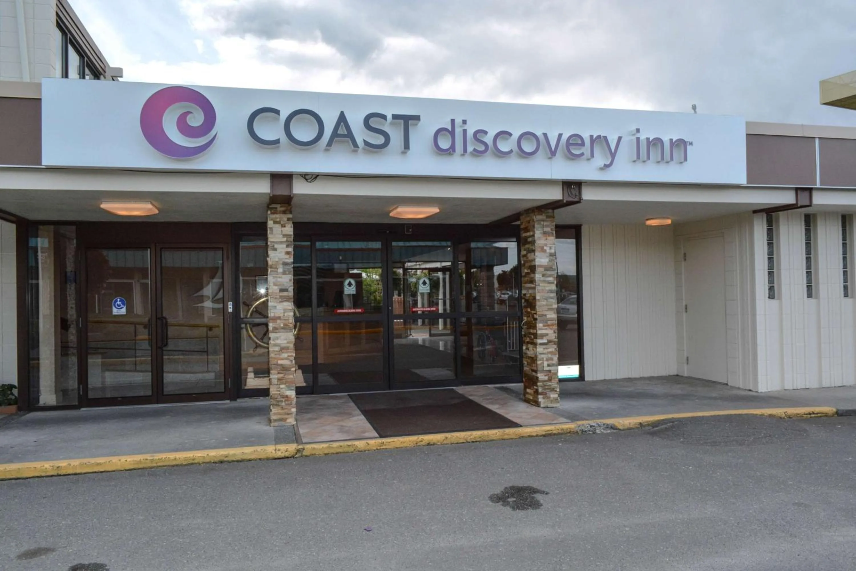 Property building in Coast Discovery Inn