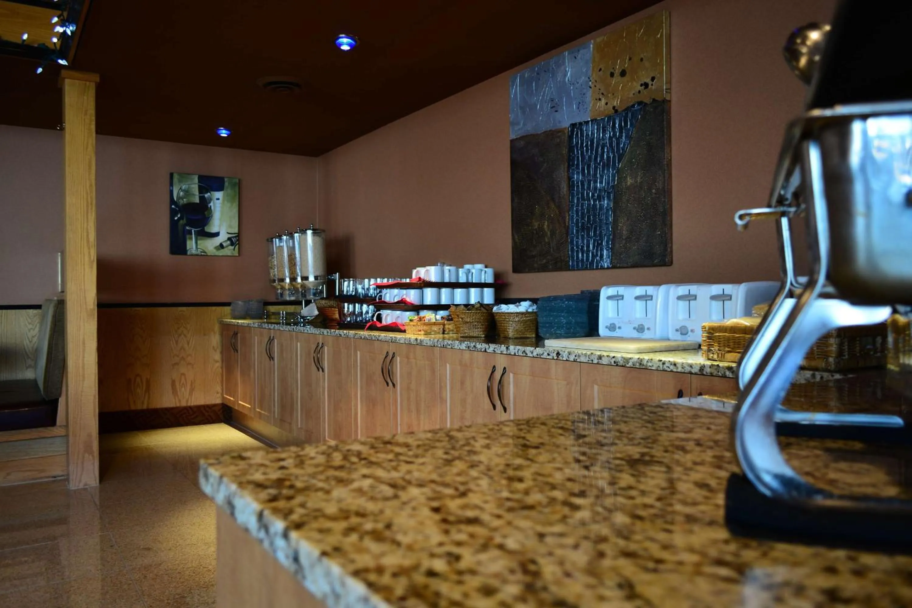 Restaurant/places to eat in Coast Discovery Inn