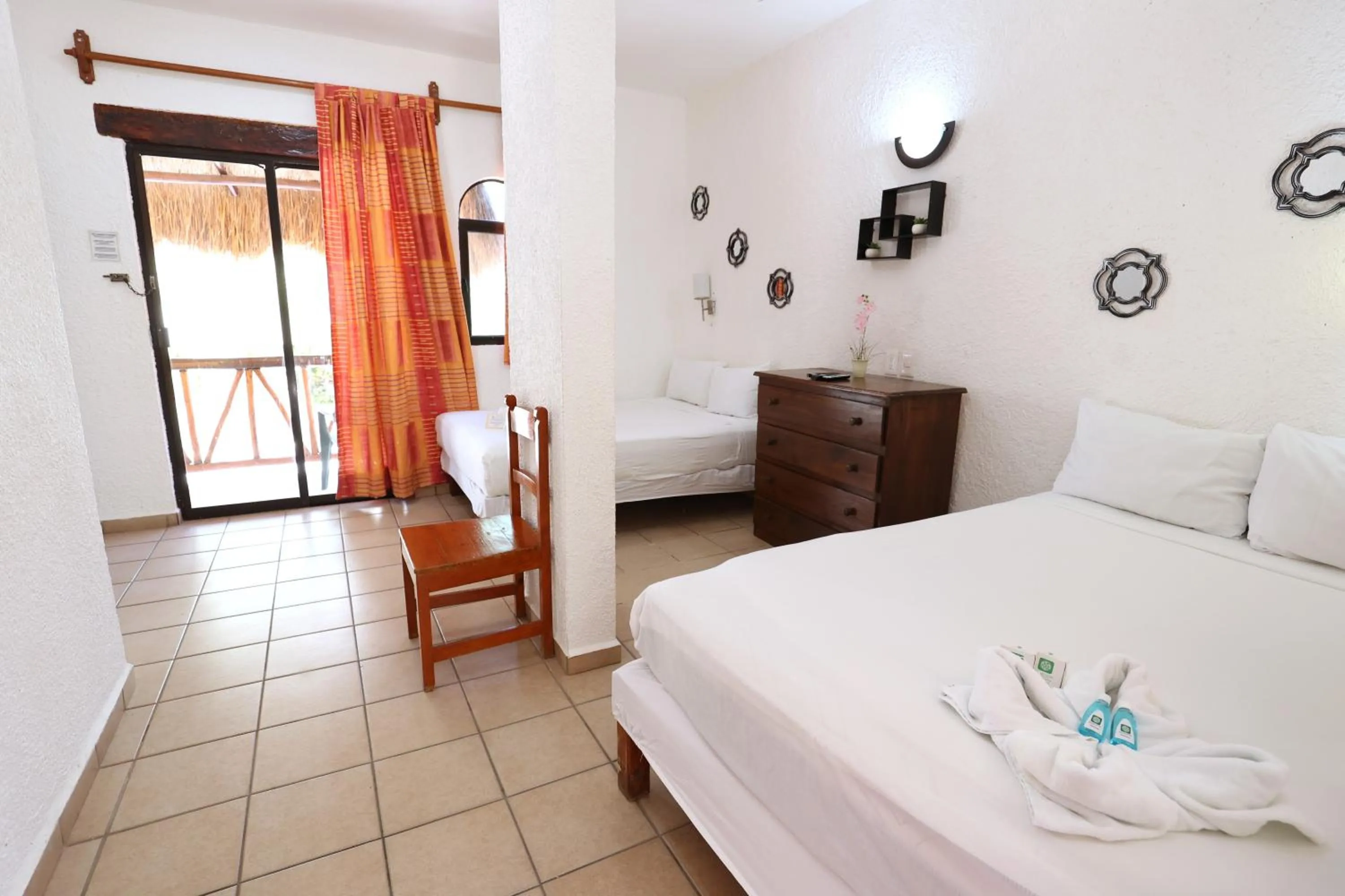 Bedroom, Bed in Hotel Bosque Caribe, 5th Av. zone