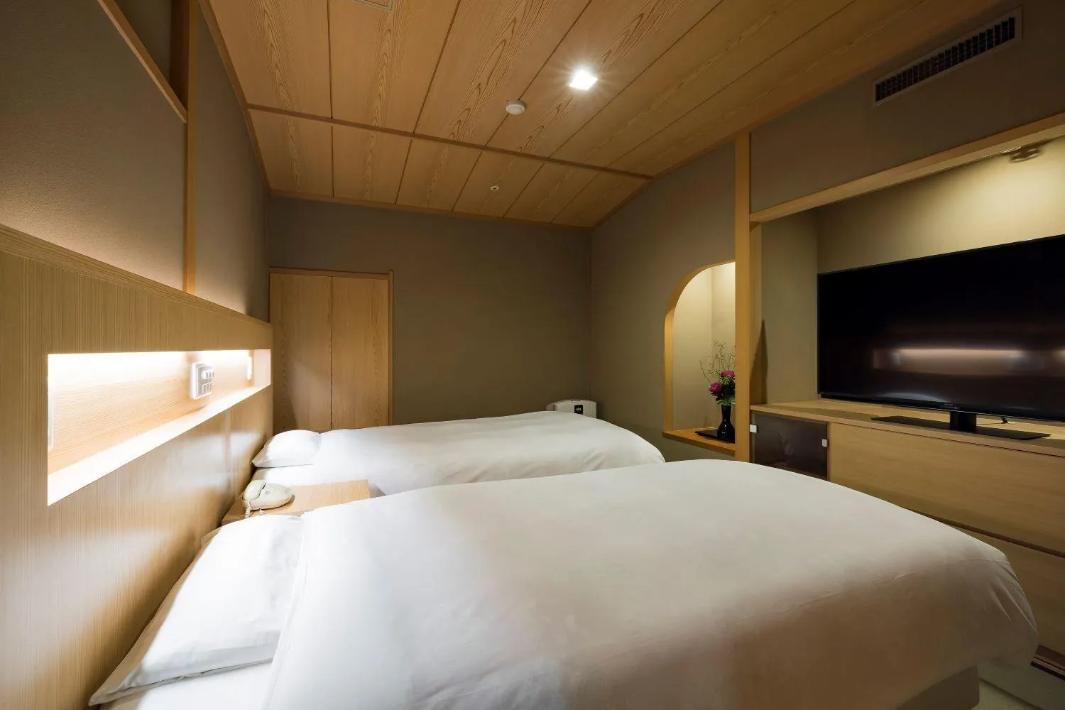 Bedroom, Bed in Kinzan