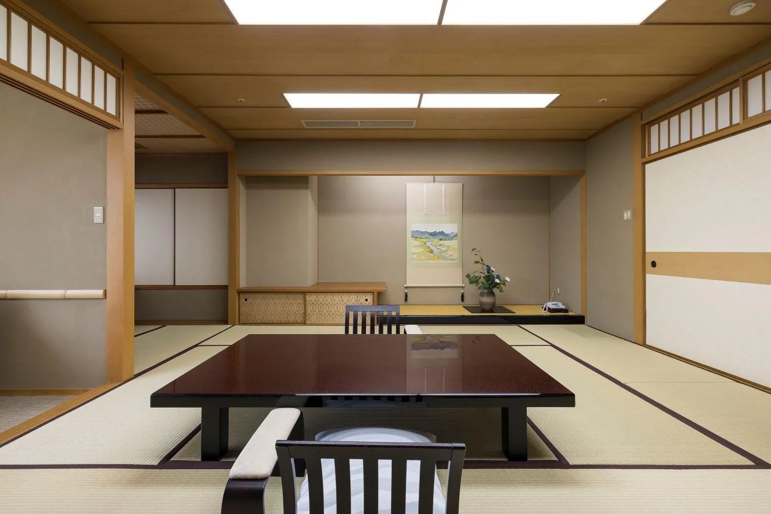 Photo of the whole room in Kinzan