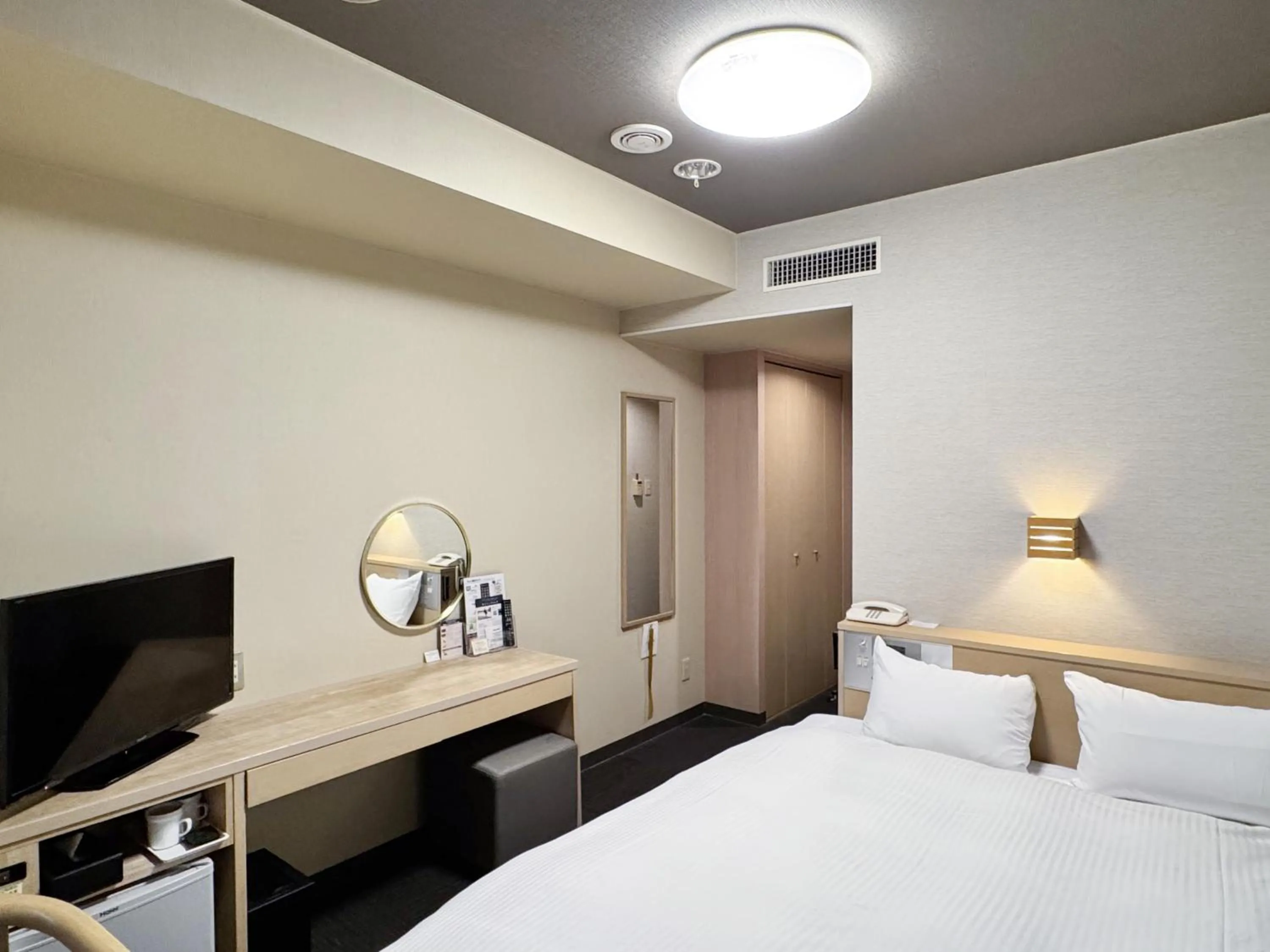 Photo of the whole room, Bed in Hotel Route-Inn Tokyo Asagaya