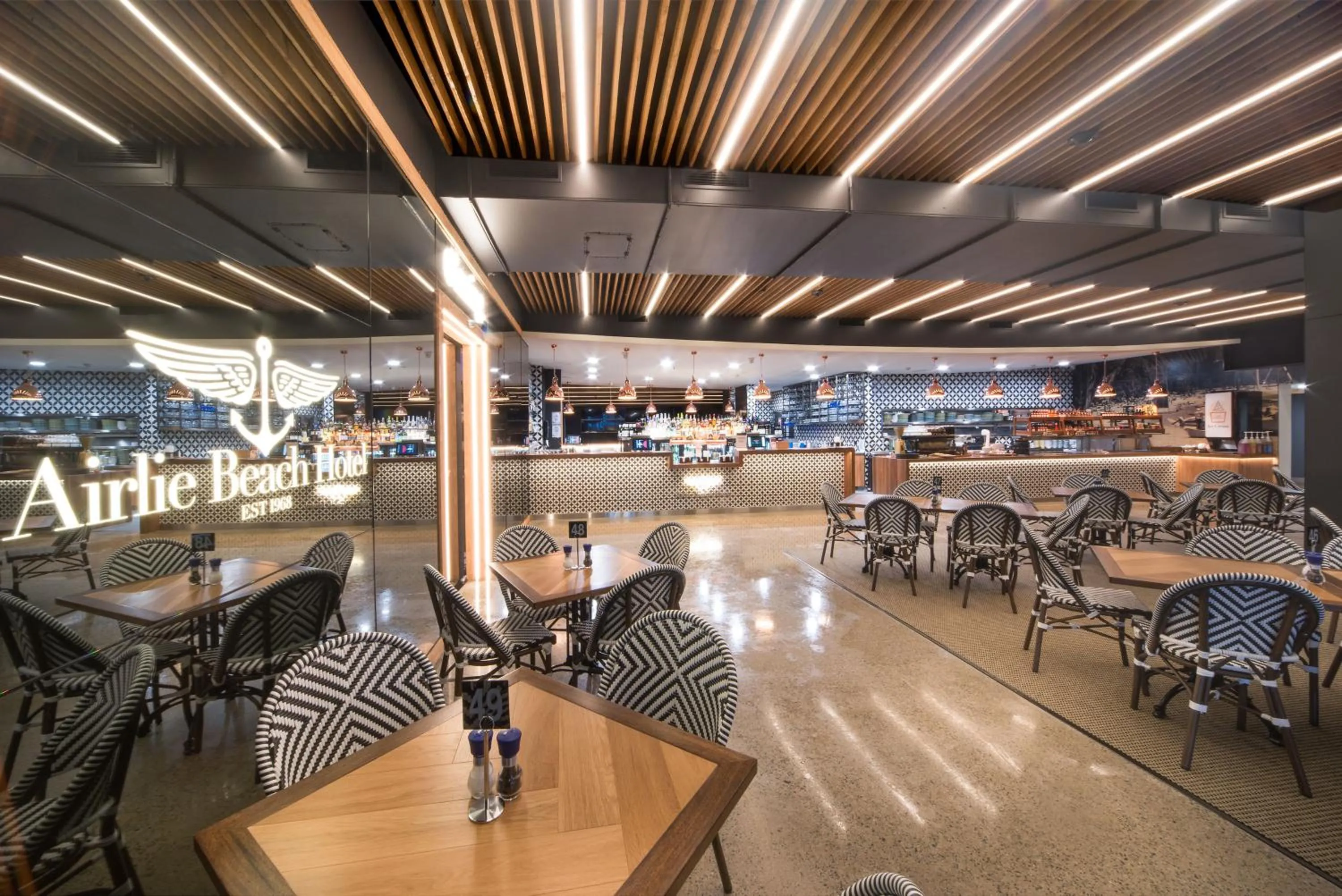 Restaurant/places to eat in Airlie Beach Hotel