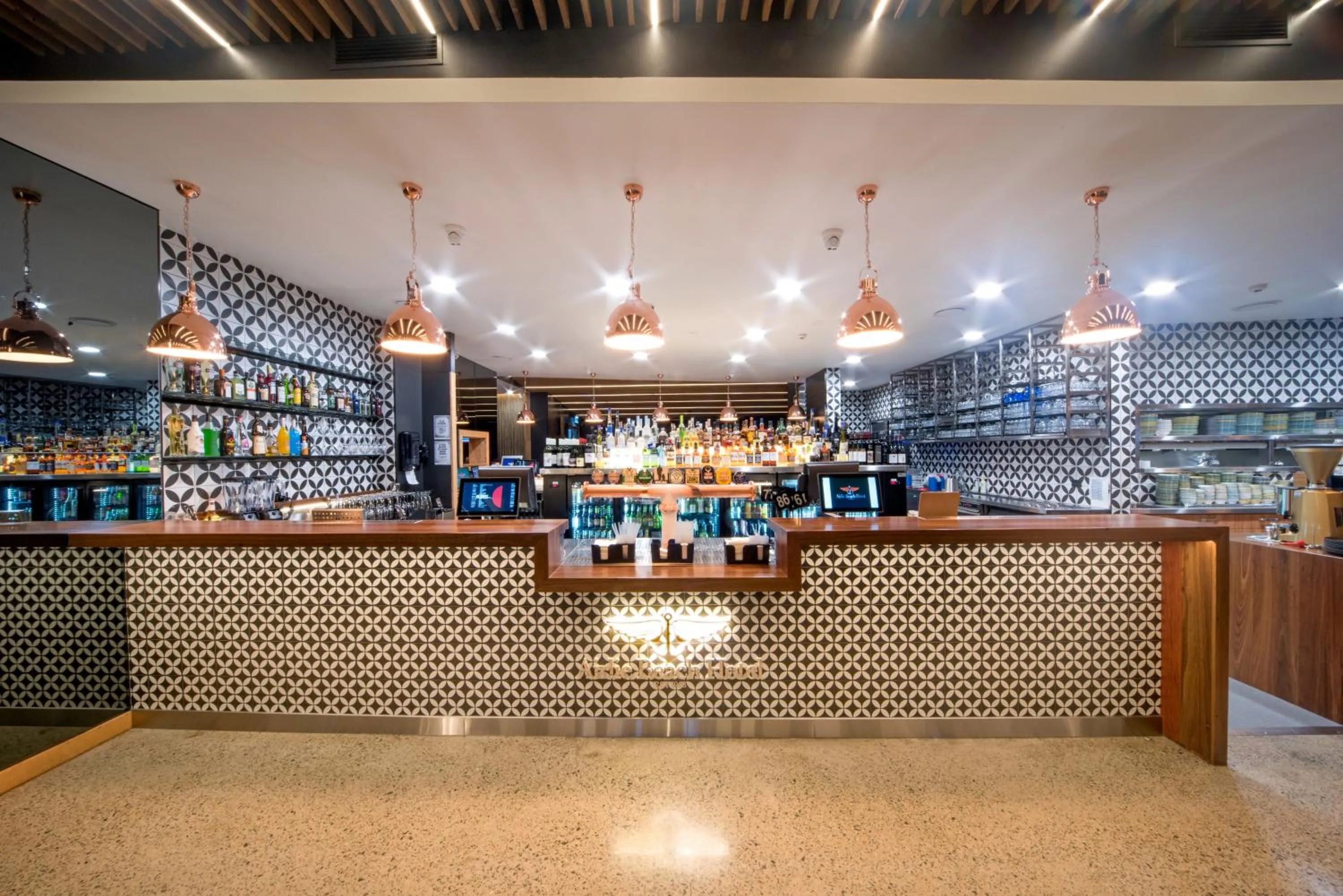 Lounge or bar in Airlie Beach Hotel