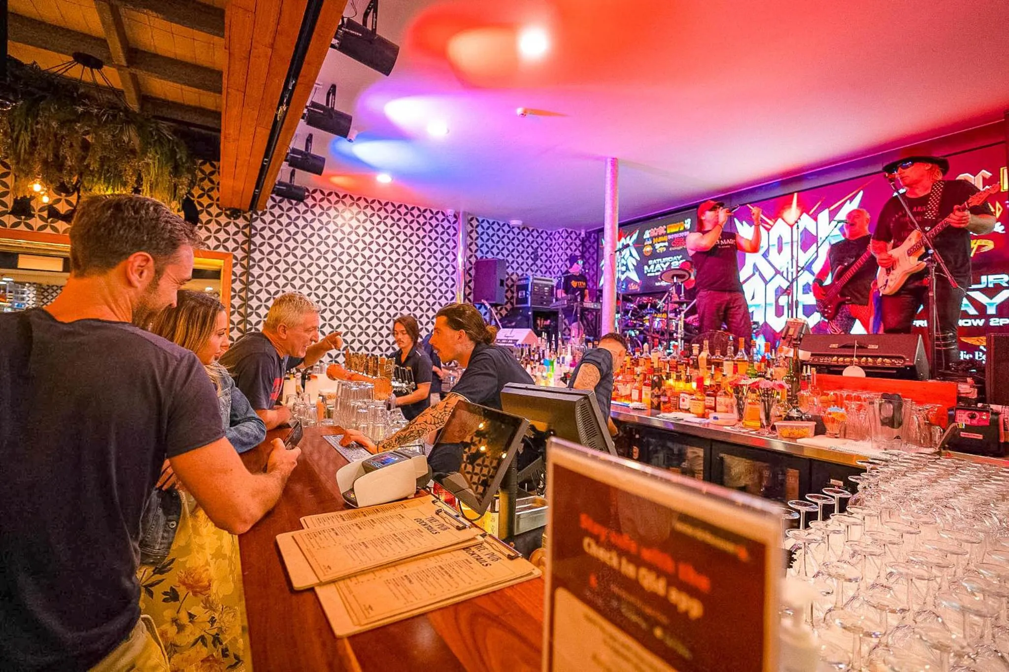 Lounge or bar in Airlie Beach Hotel