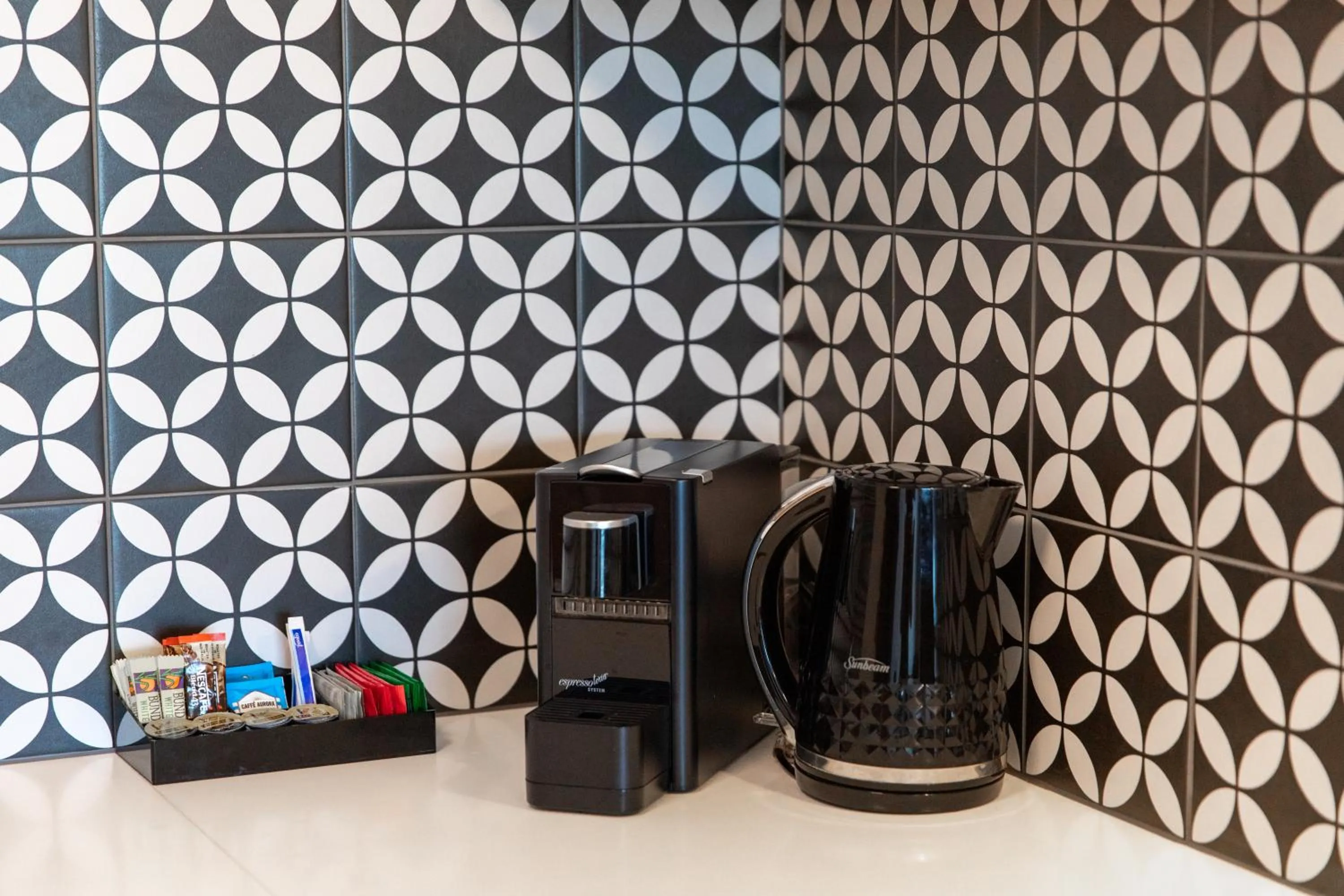 Coffee/tea facilities in Airlie Beach Hotel