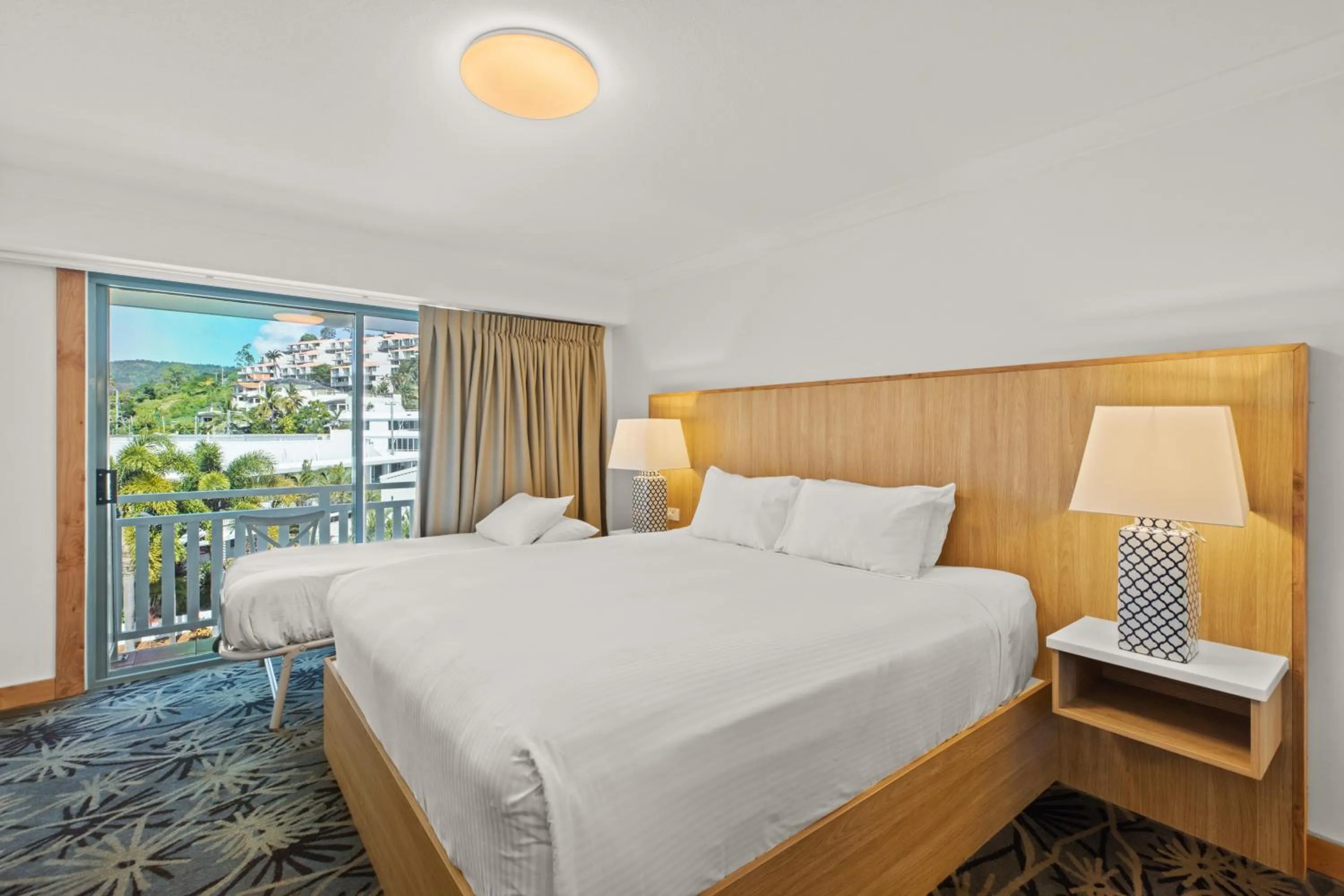 Bedroom, Bed in Airlie Beach Hotel
