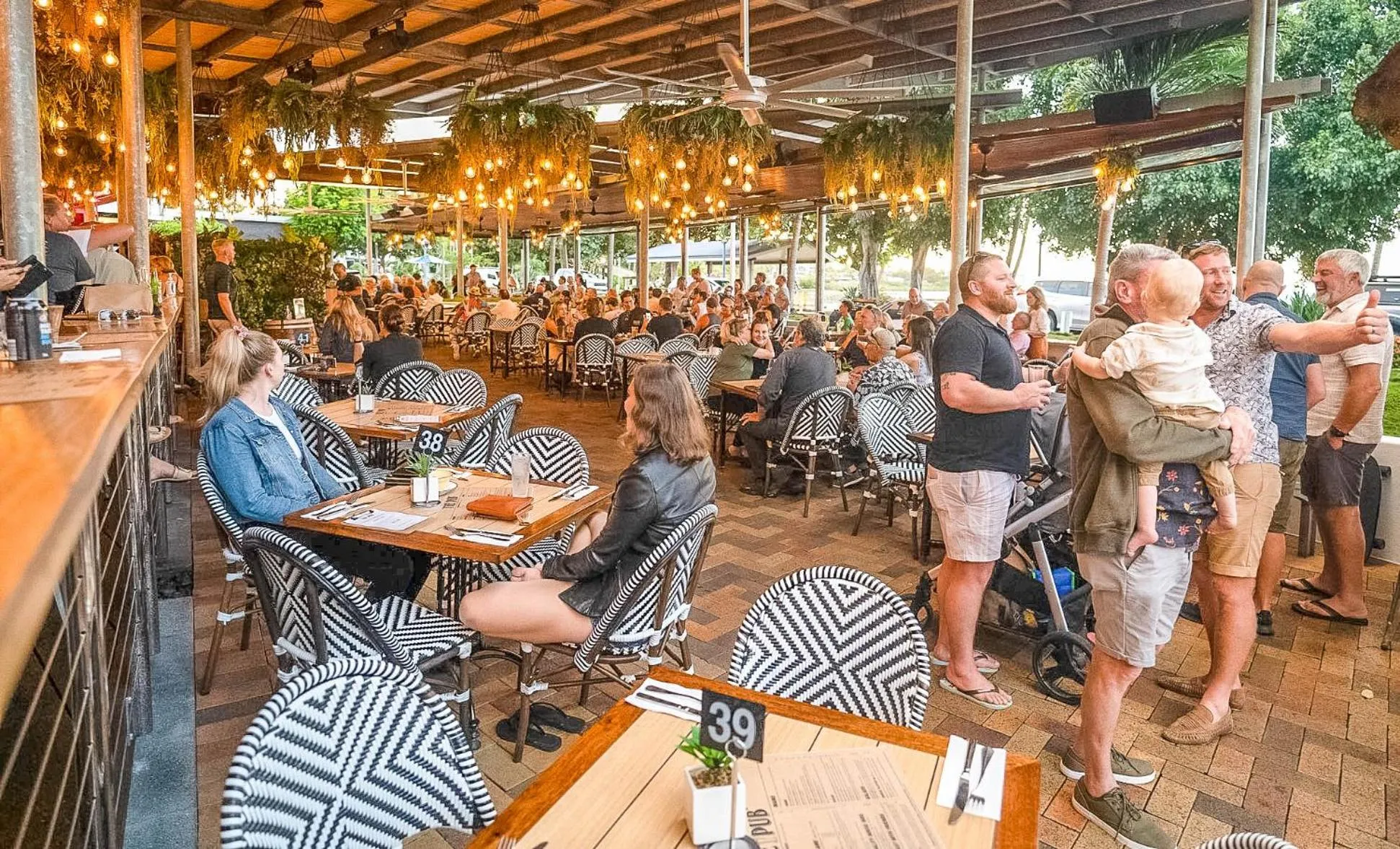 Restaurant/places to eat in Airlie Beach Hotel