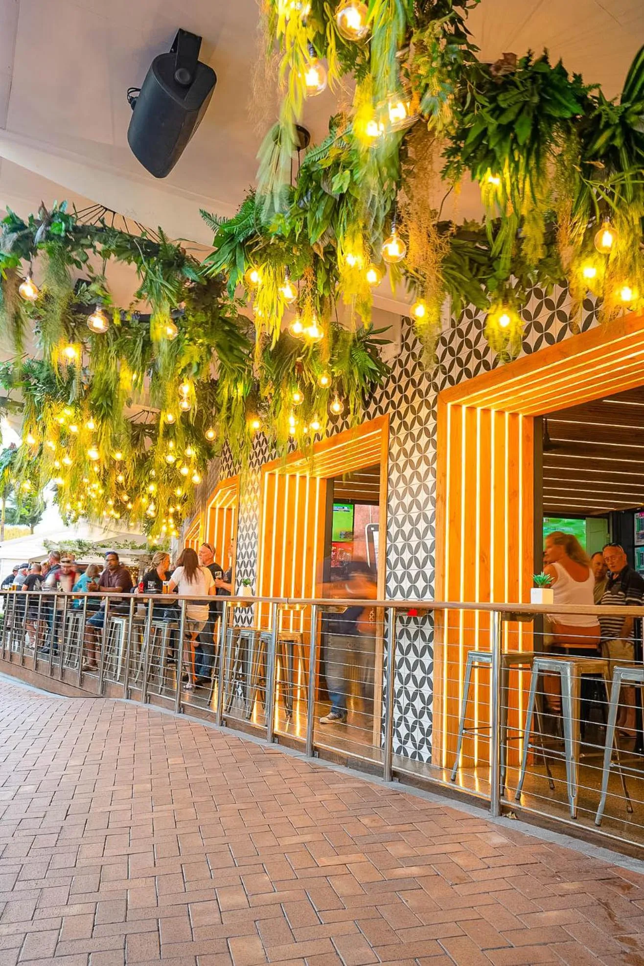 Lounge or bar in Airlie Beach Hotel