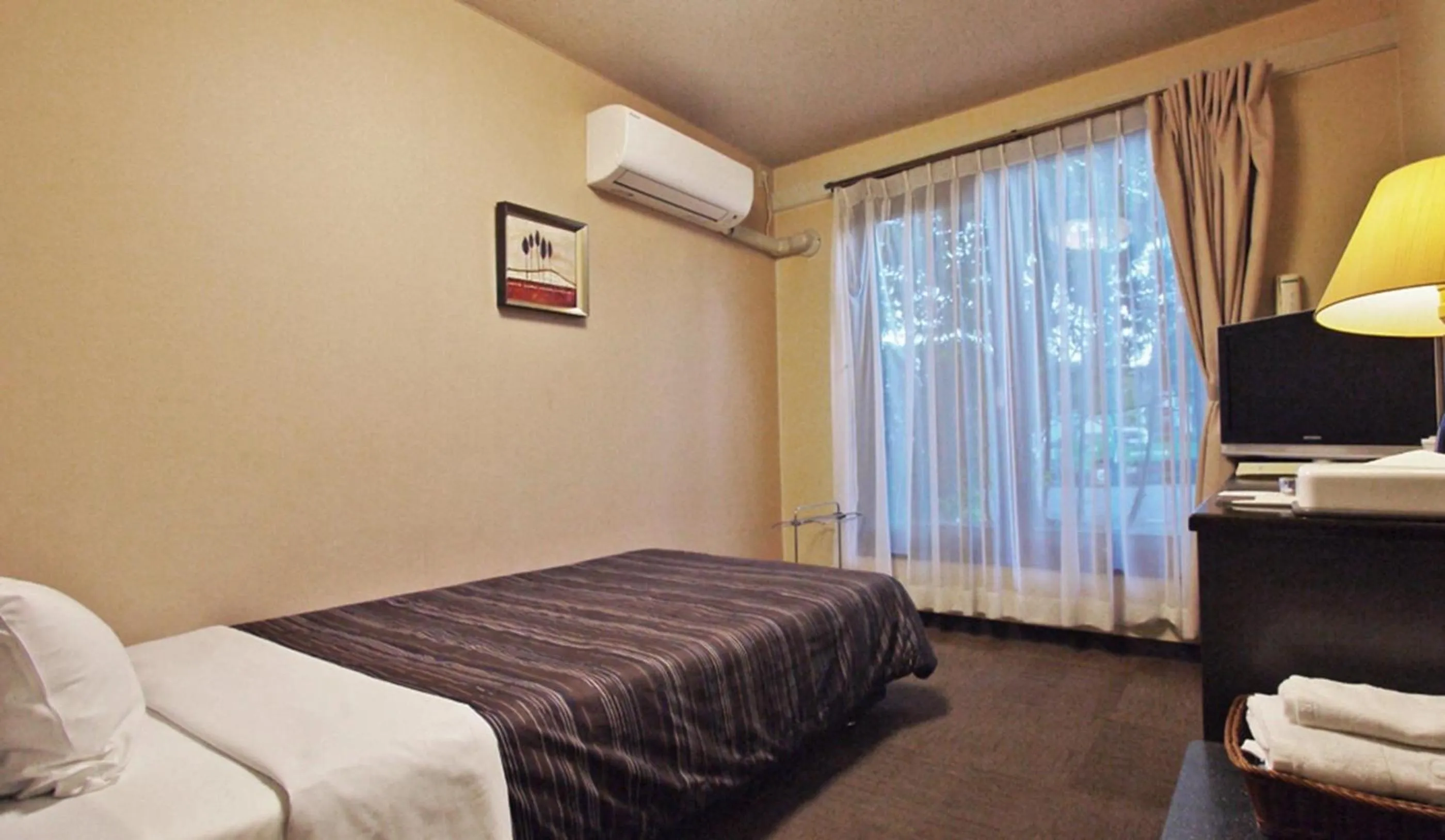 Photo of the whole room, Bed in Hotel Route-Inn Dai-ichi Nagano