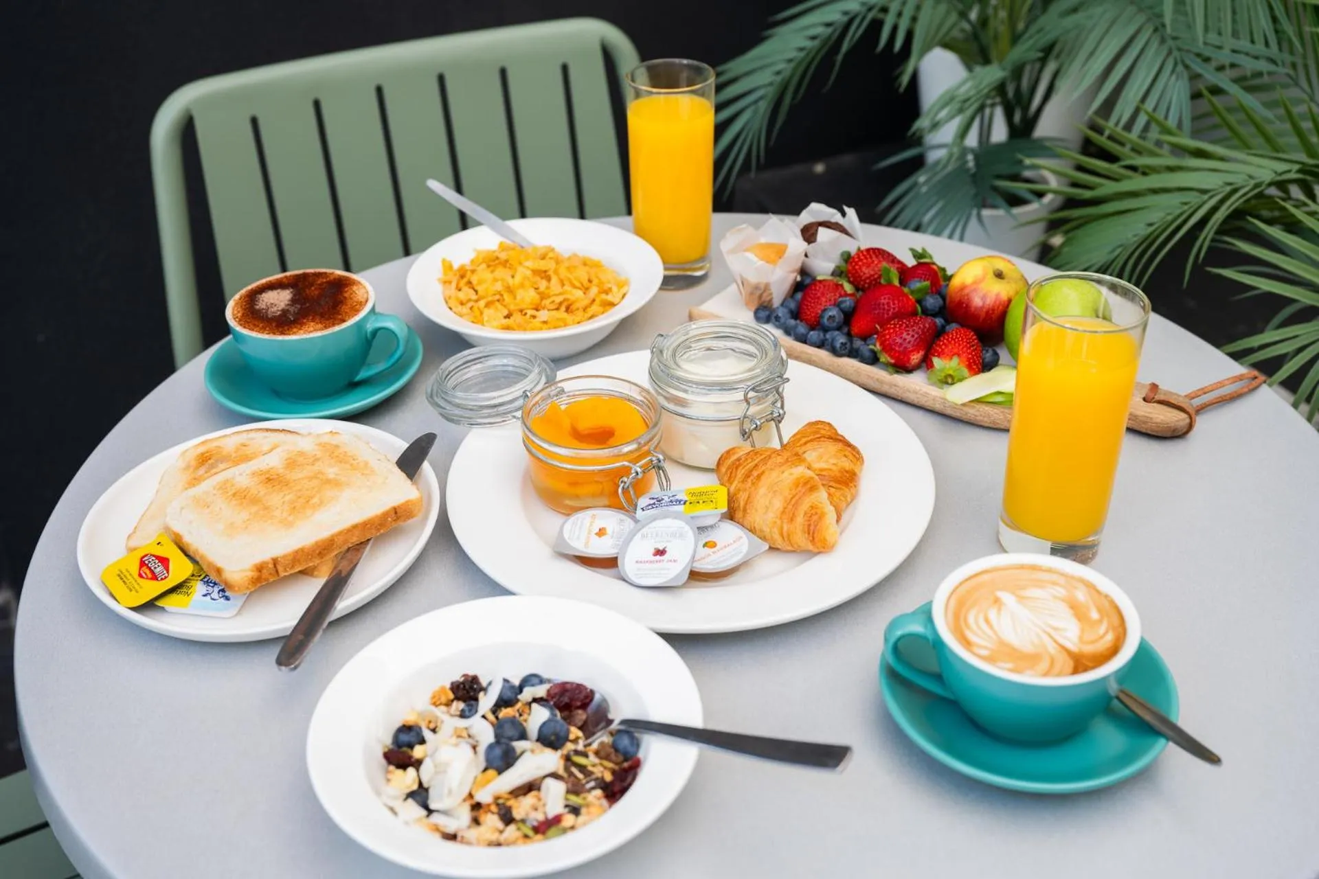 Breakfast in YHA Brisbane City