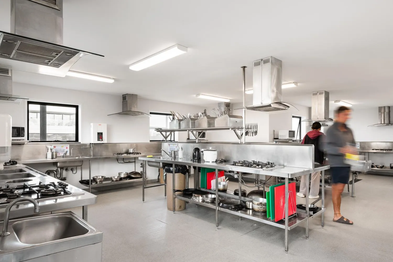 Communal kitchen in YHA Brisbane City