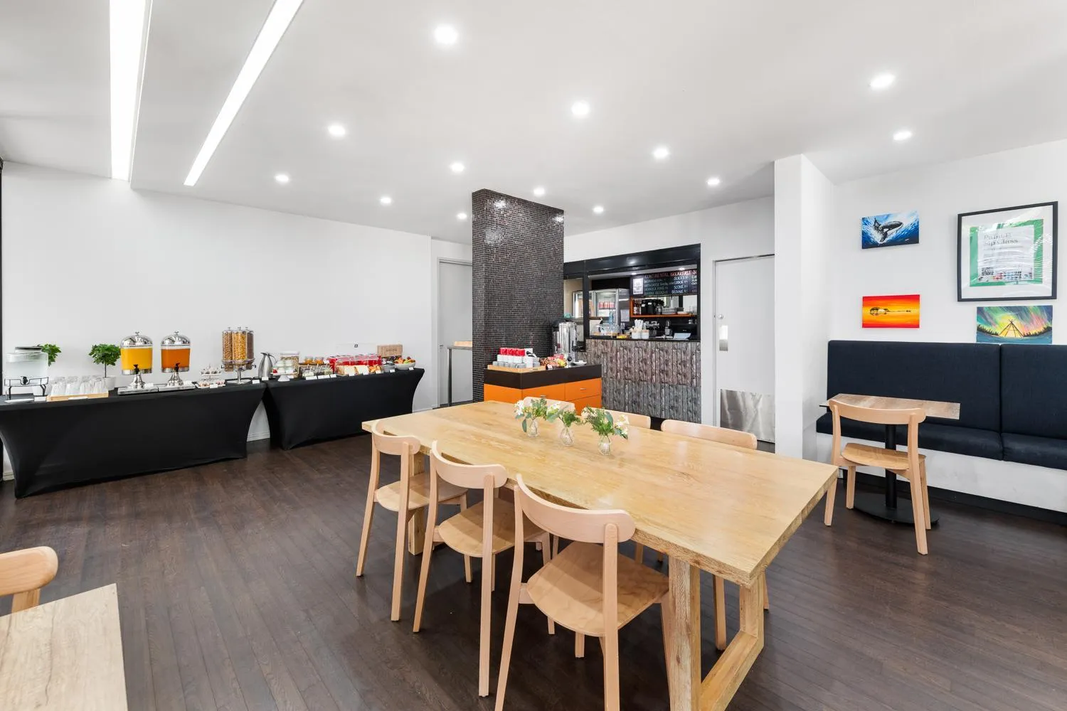 Dining area in YHA Brisbane City