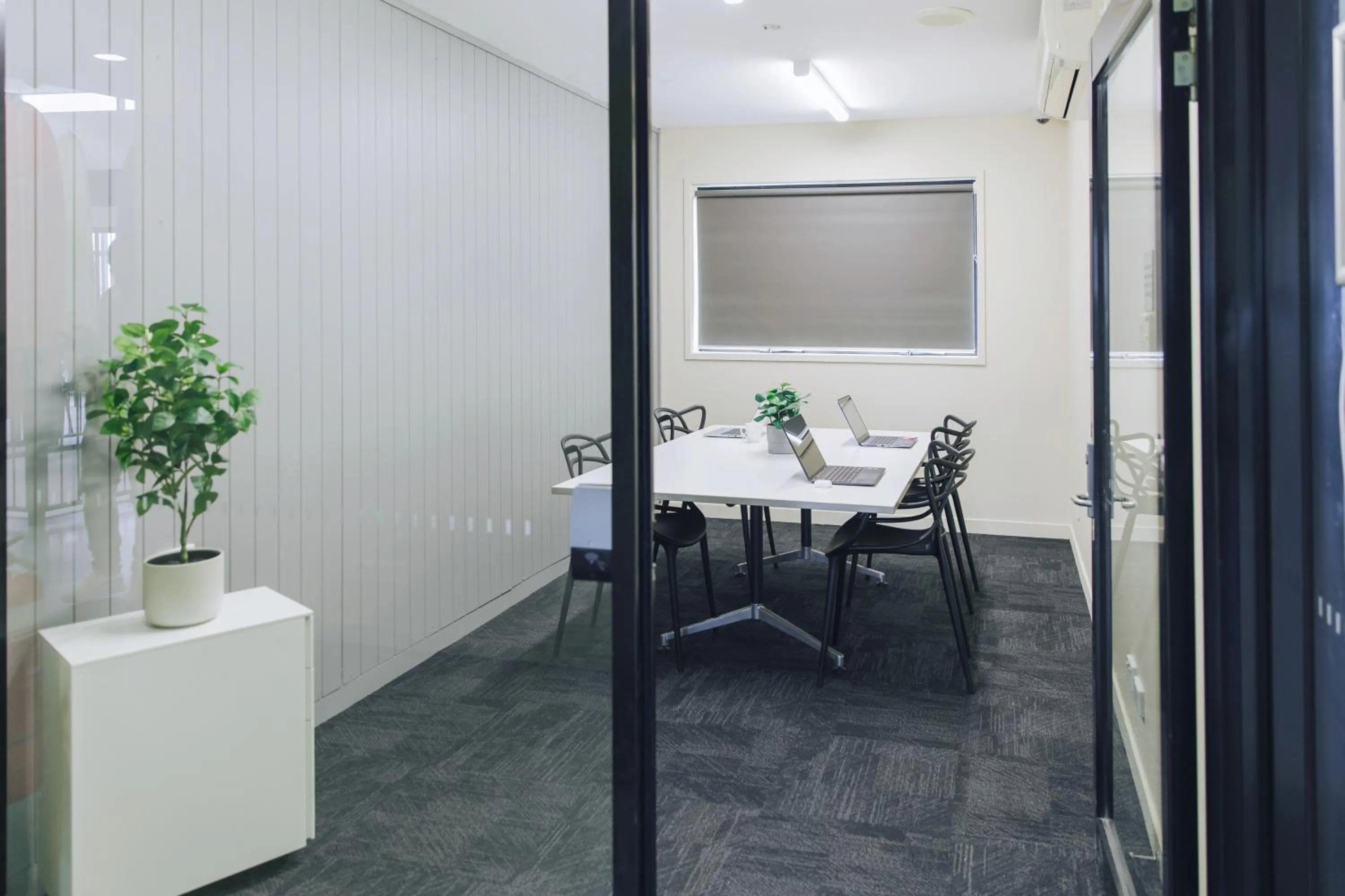 Business facilities in YHA Brisbane City