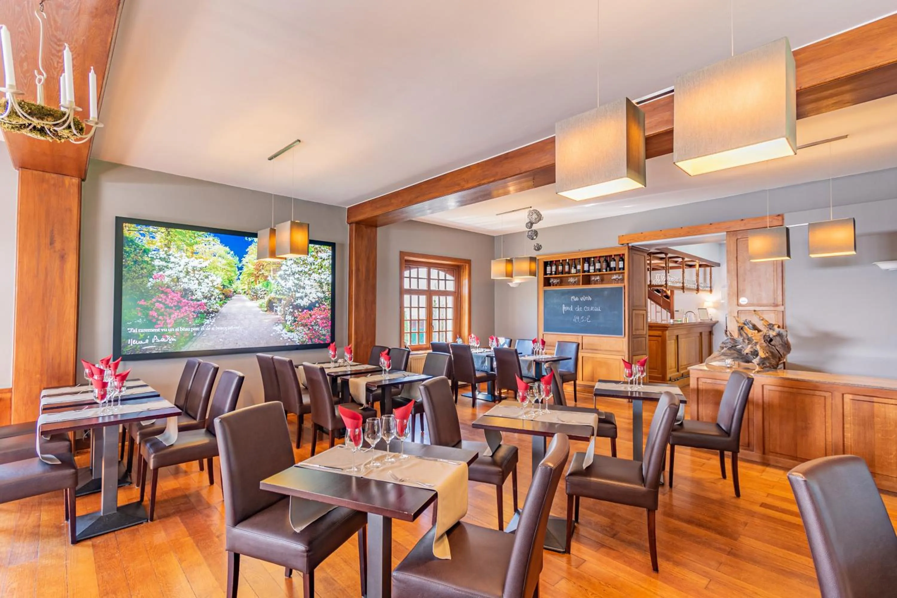 Restaurant/places to eat in Les Rhodos