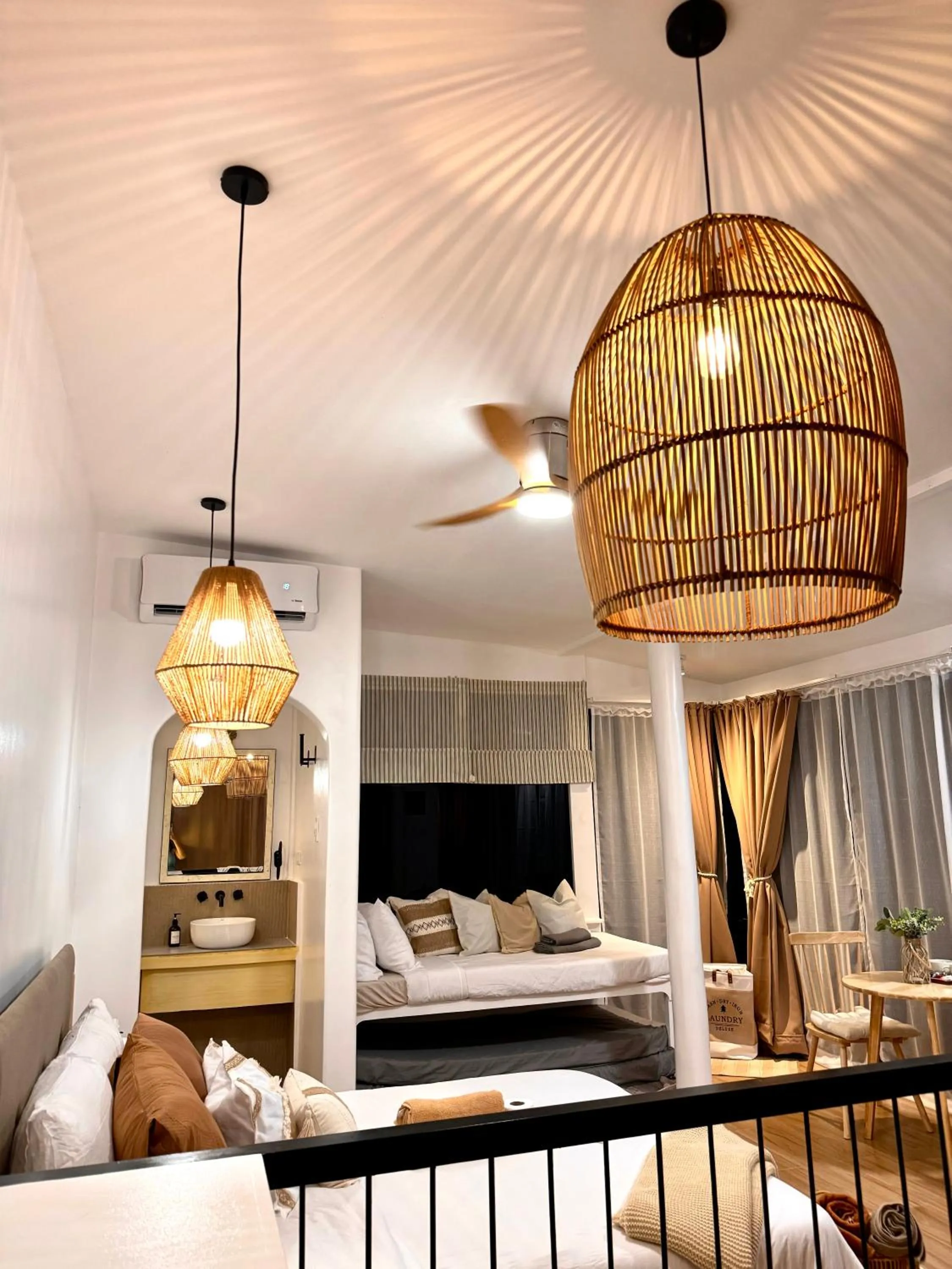 Bedroom, Bed in Monkey Business Siquijor