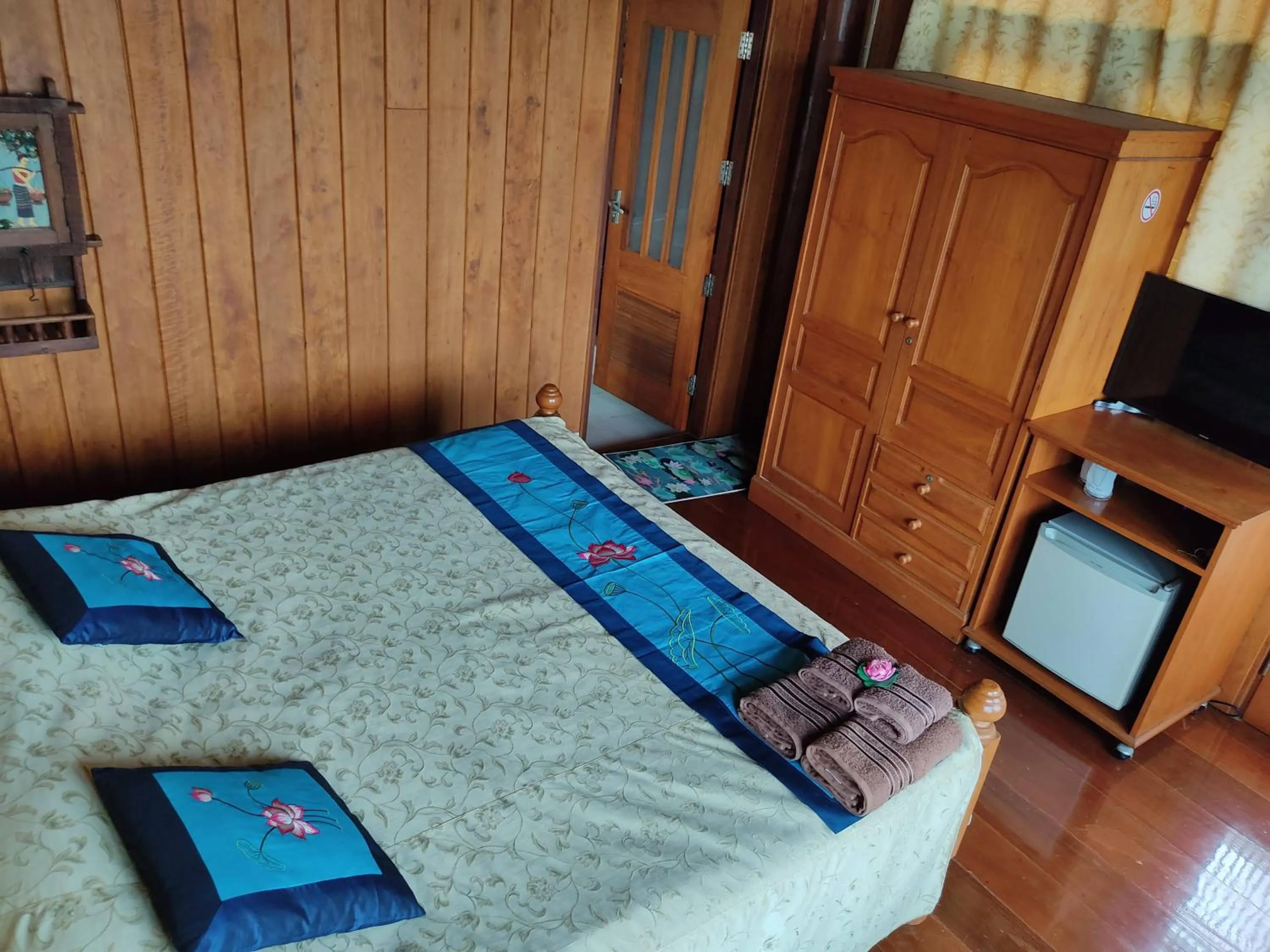 Photo of the whole room, Bed in Hidden Holiday House