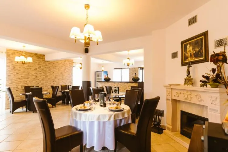 Restaurant/places to eat in Hanul Conitei