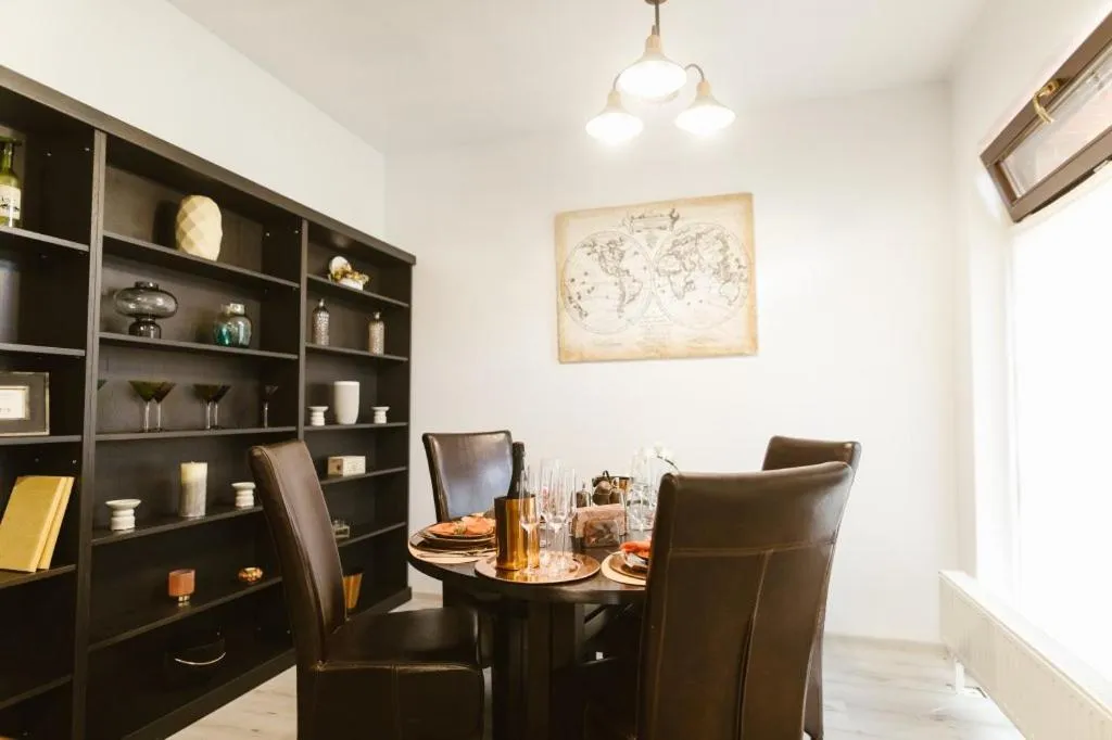 Restaurant/places to eat in Hanul Conitei