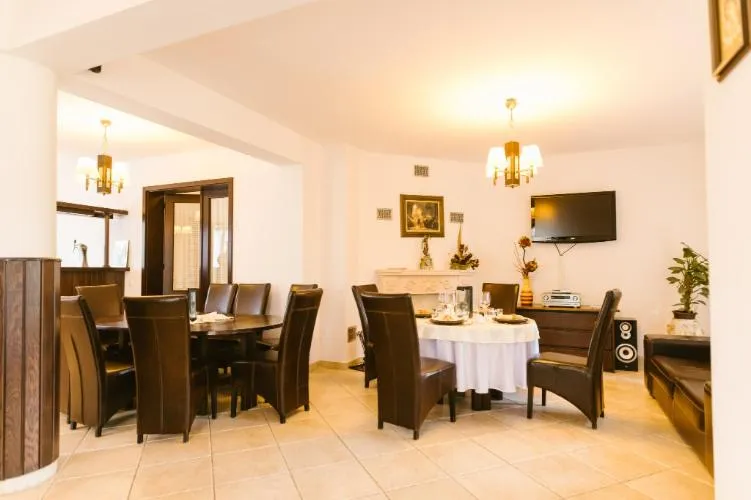 Dining area in Hanul Conitei