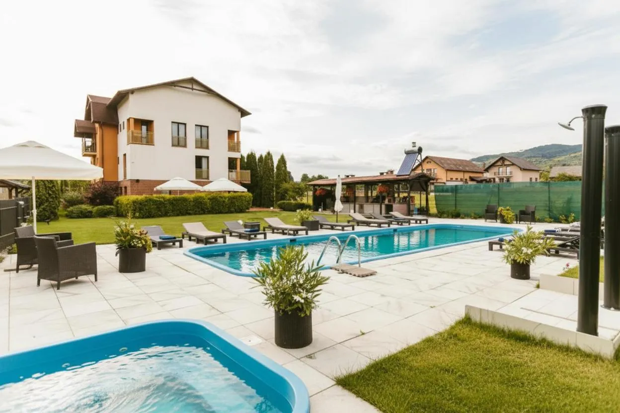 Swimming pool in Hanul Conitei