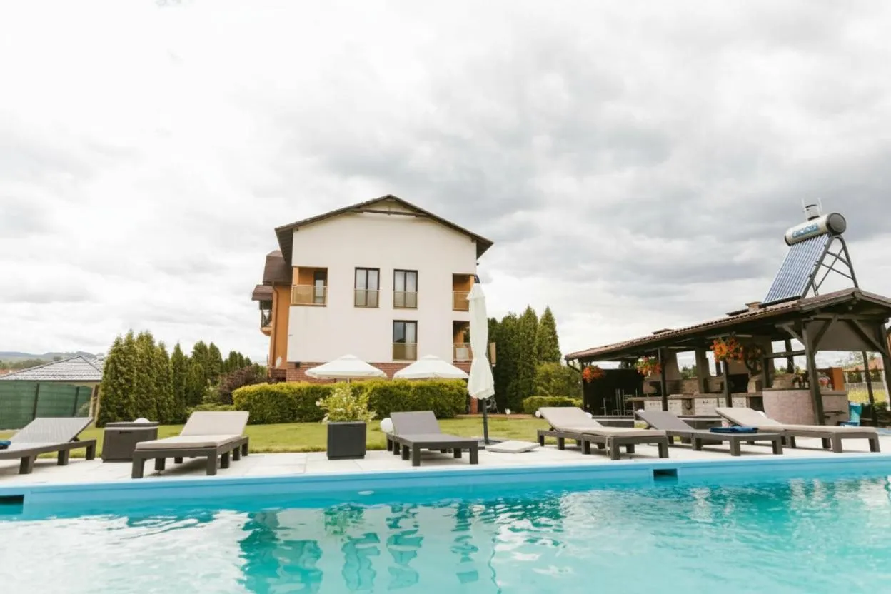 Swimming pool in Hanul Conitei